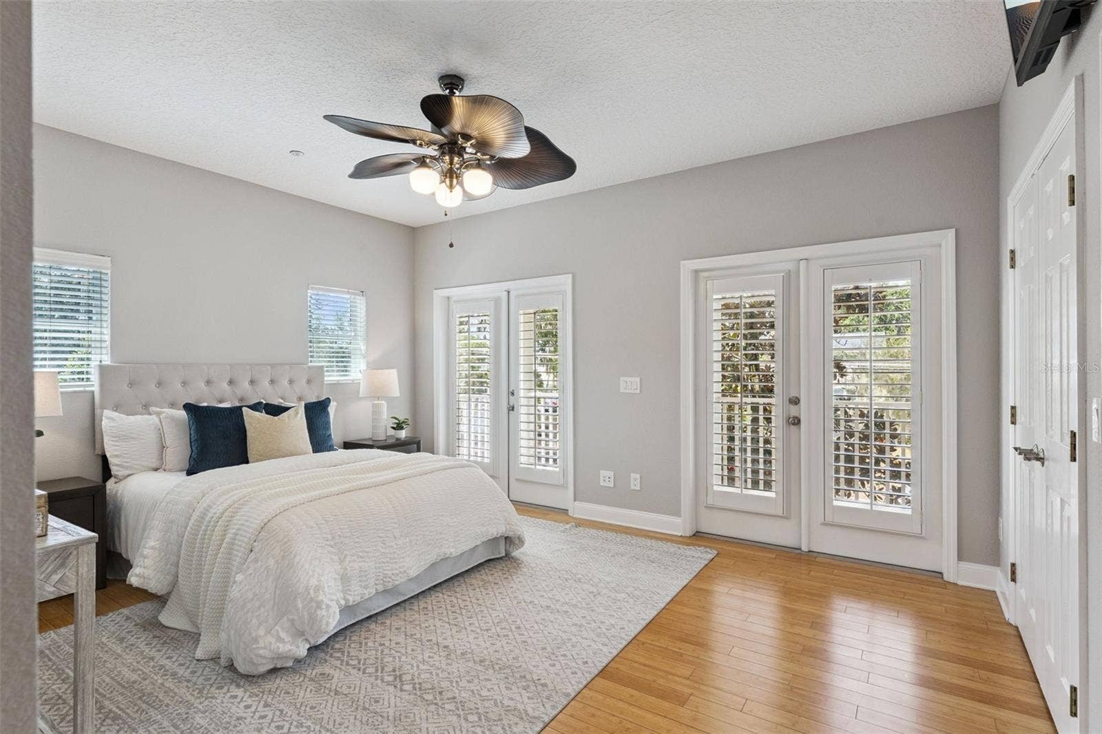 2516 E CHURCH STREET, Orlando, FL 32803 Your primary suite has access to a private balcony.