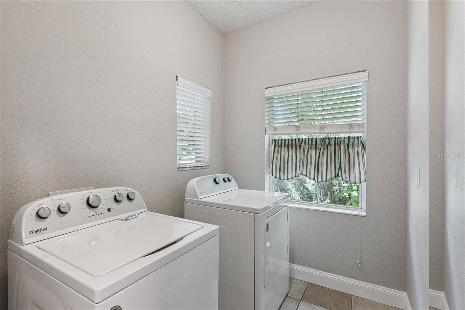 2516 E CHURCH STREET, Orlando, FL 32803 Second floor laundry room.