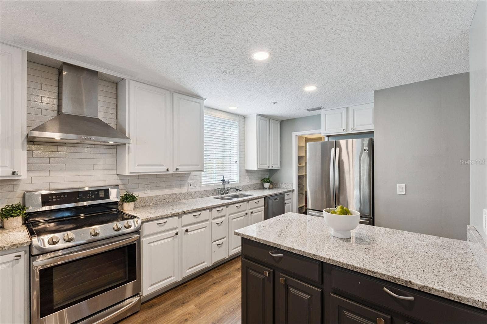 2516 E CHURCH STREET, Orlando, FL 32803 Upgraded Kitchen.