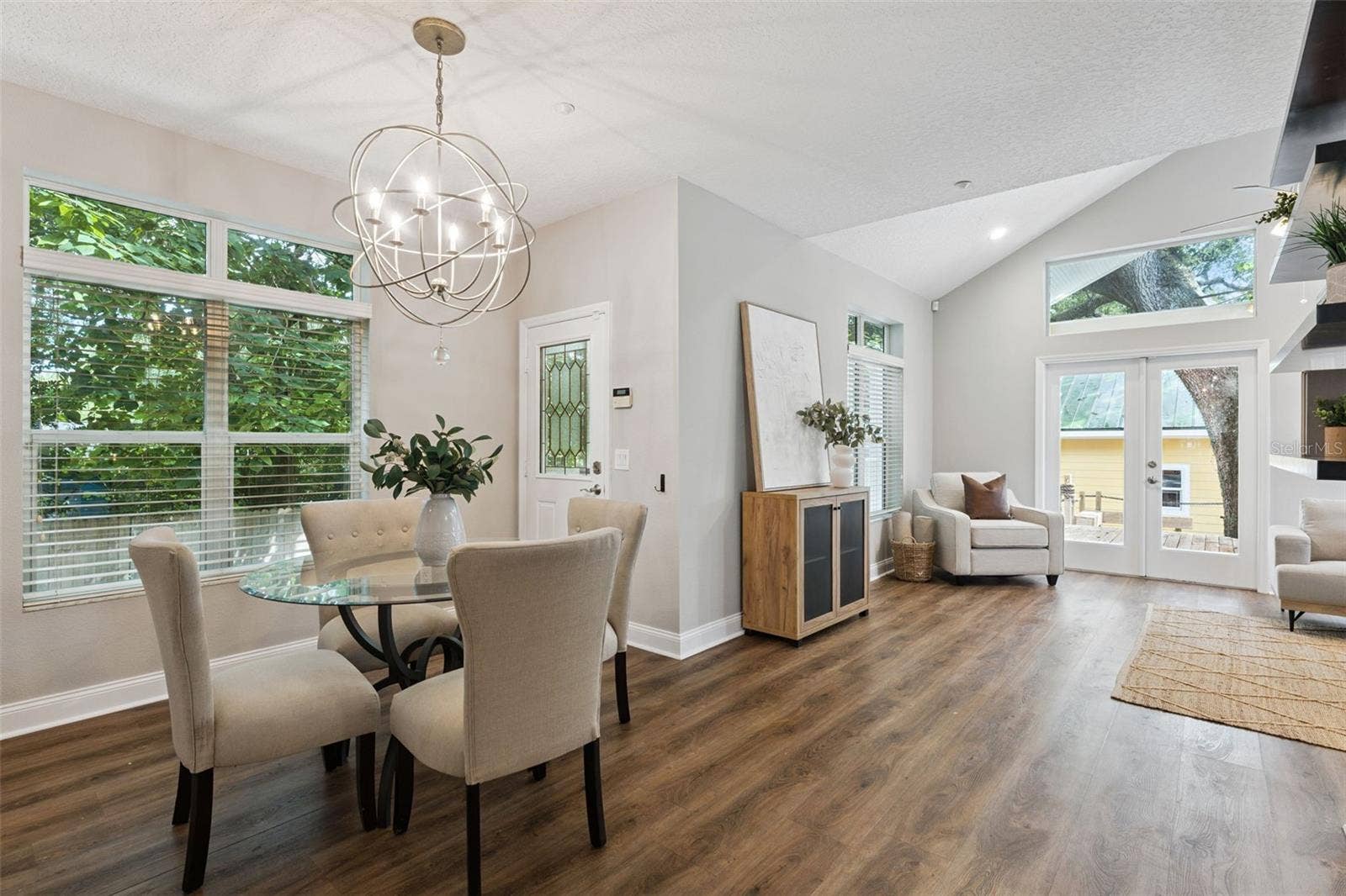 2516 E CHURCH STREET, Orlando, FL 32803 Seamless flow from living, to dining, to kitchen.
