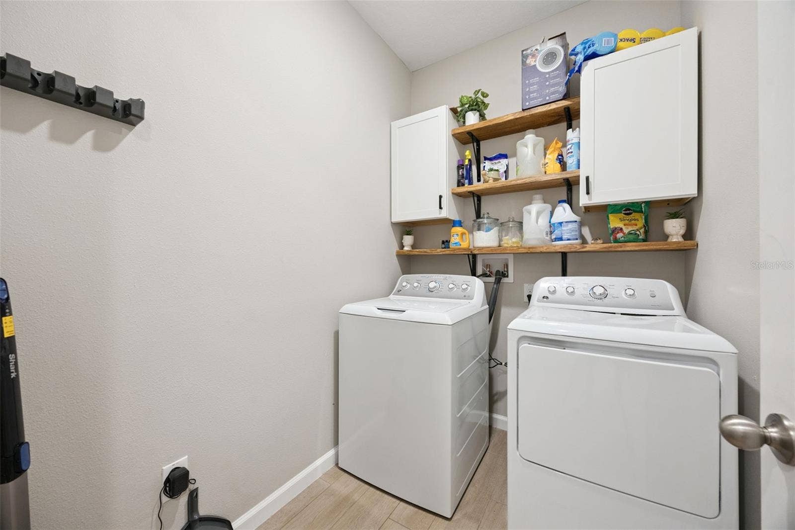 10053 SPRING LAKE DRIVE, Clermont, FL 34711 Laundry room