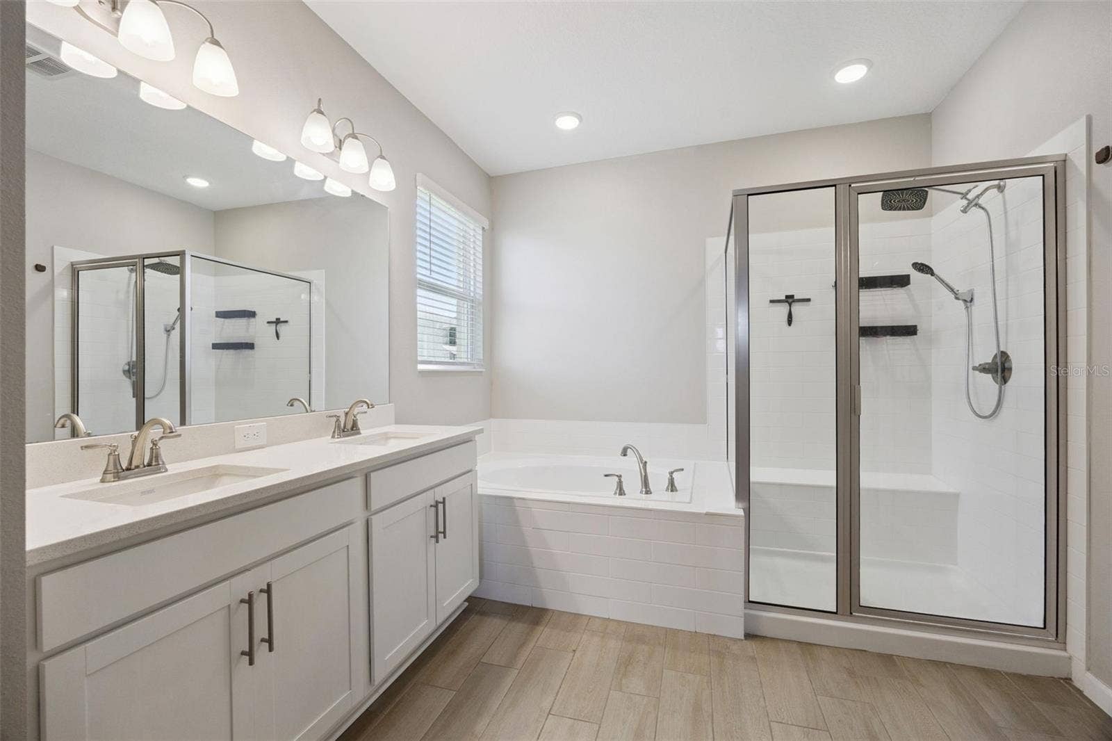 10053 SPRING LAKE DRIVE, Clermont, FL 34711 Master Bathroom