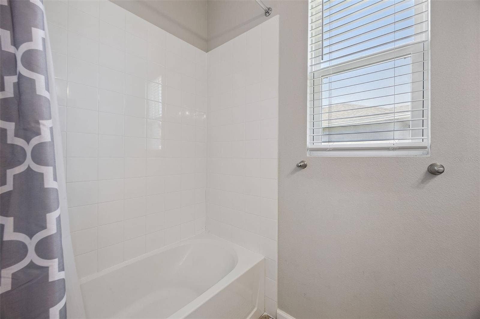 10053 SPRING LAKE DRIVE, Clermont, FL 34711 Sharing bathroom
