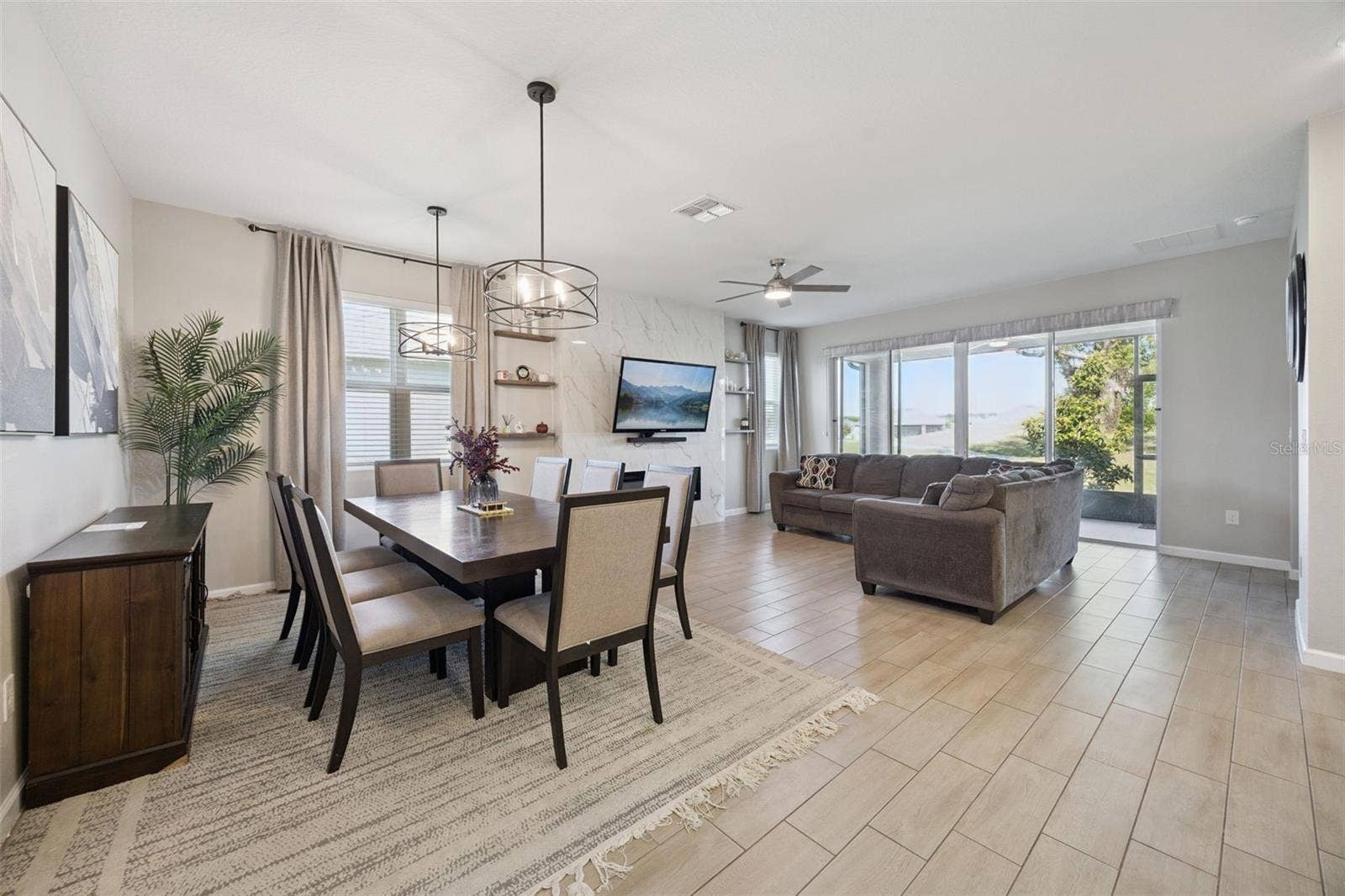 10053 SPRING LAKE DRIVE, Clermont, FL 34711 Dining / Living Room Combo