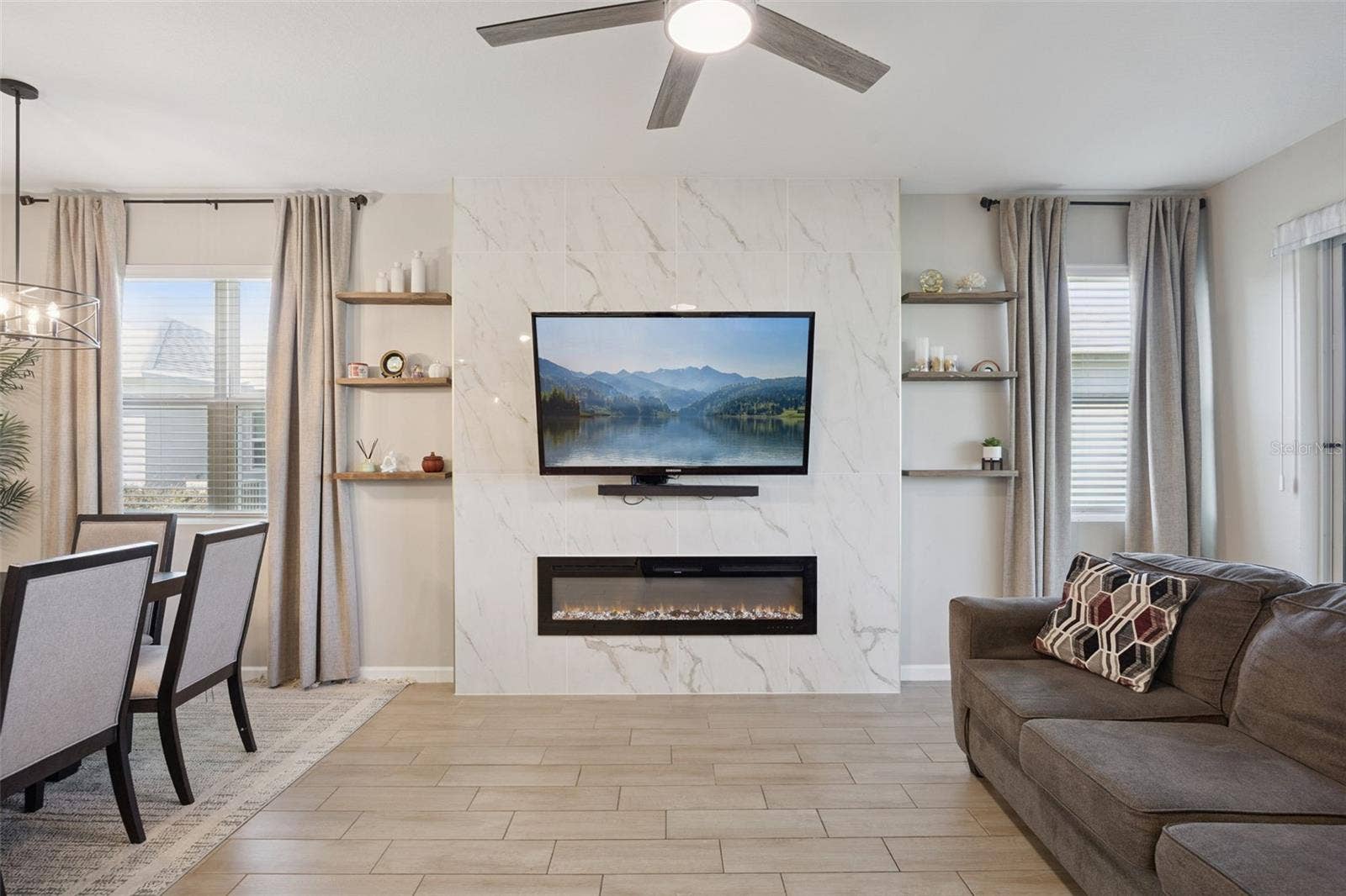 10053 SPRING LAKE DRIVE, Clermont, FL 34711 Living Room