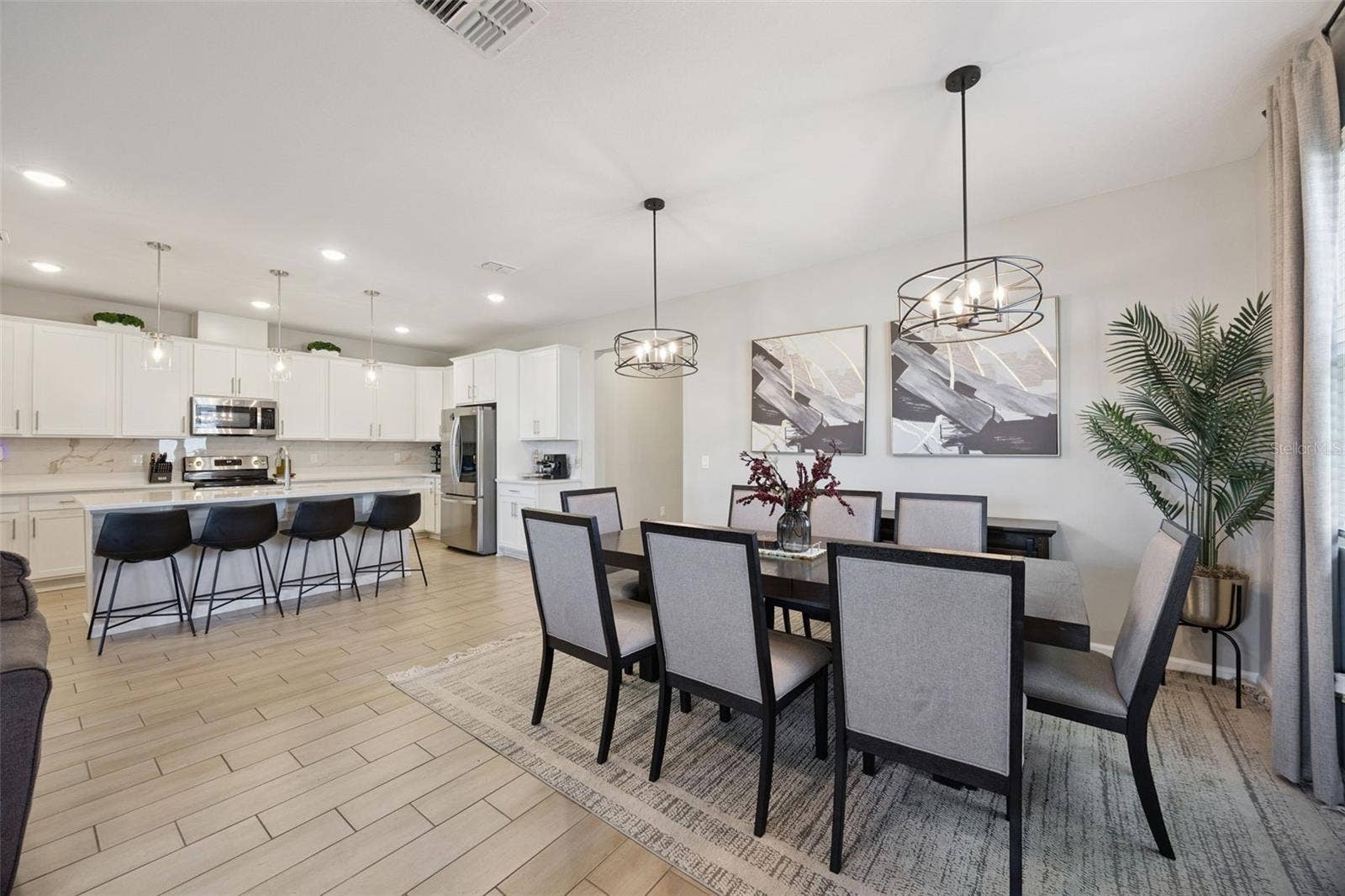 10053 SPRING LAKE DRIVE, Clermont, FL 34711 Living Room overlooking the kitchen