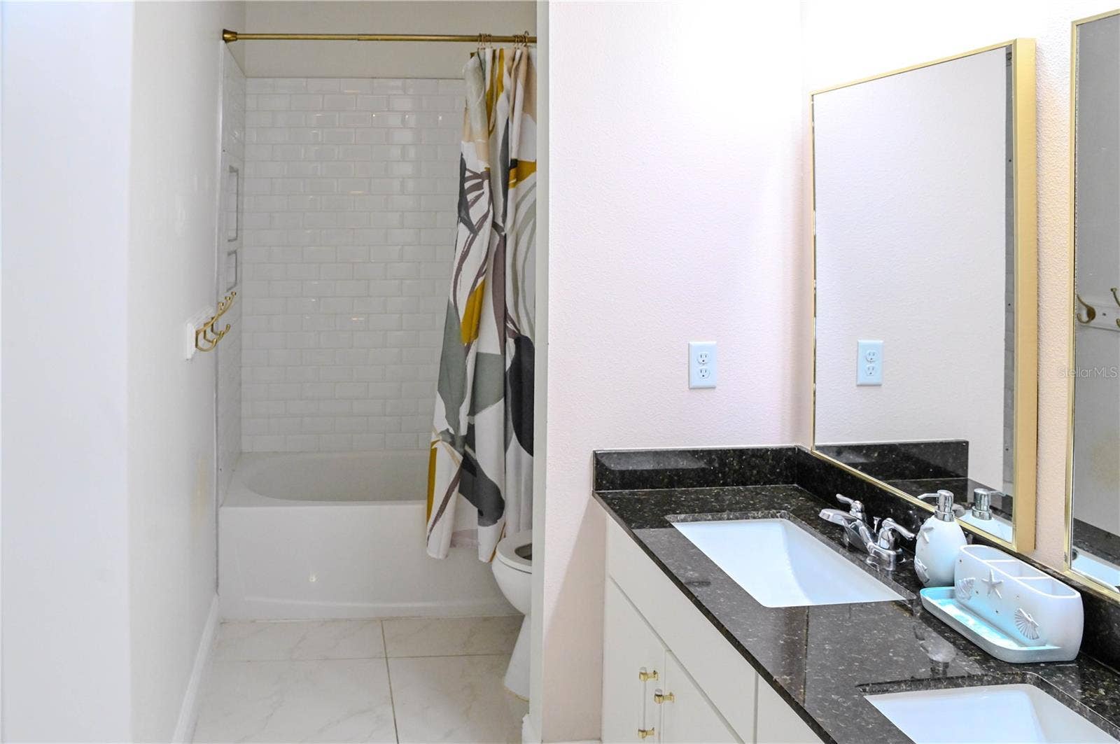 8109 LUDINGTON CIRCLE, Orlando, FL 32836 8109 LUDINGTON CIRCLE, Orlando, FL 32836
