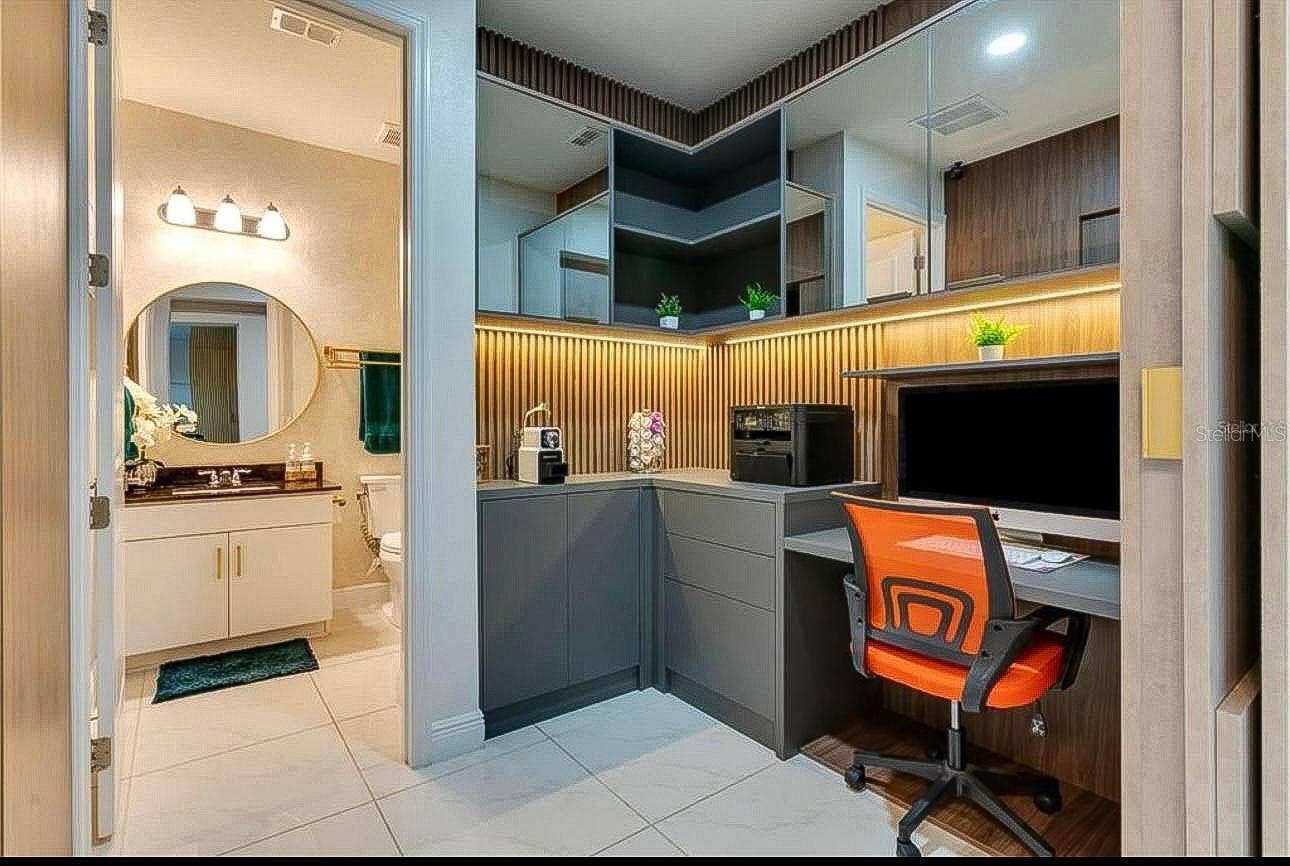8109 LUDINGTON CIRCLE, Orlando, FL 32836 8109 LUDINGTON CIRCLE, Orlando, FL 32836