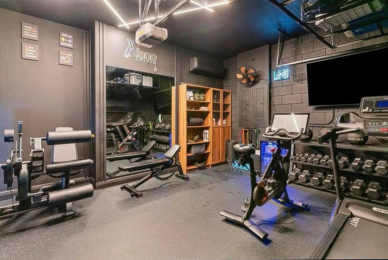 8109 LUDINGTON CIRCLE, Orlando, FL 32836 8109 LUDINGTON CIRCLE, Orlando, FL 32836
