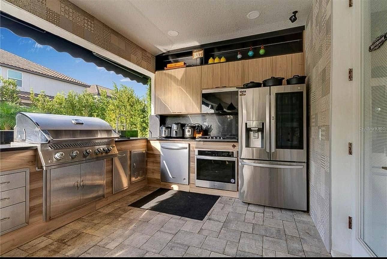8109 LUDINGTON CIRCLE, Orlando, FL 32836 8109 LUDINGTON CIRCLE, Orlando, FL 32836