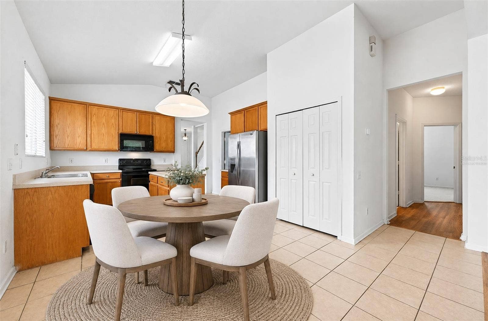 13424 HOPKINTON COURT, Windermere, FL 34786 Casual dining off the kitchen, open to the family room. Virtually Staged.