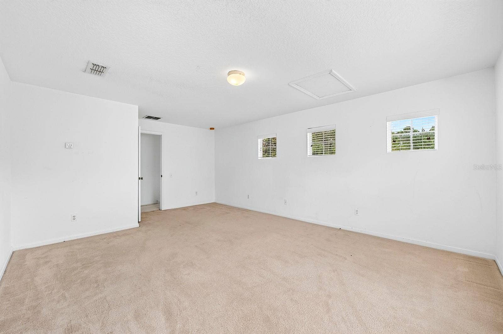 13424 HOPKINTON COURT, Windermere, FL 34786 Upstairs, the bonus room delivers valuable flexibility and can easily serve as a MEDIA ROOM, second living area, HOME OFFICE, guest space or 4TH BEDROOM.