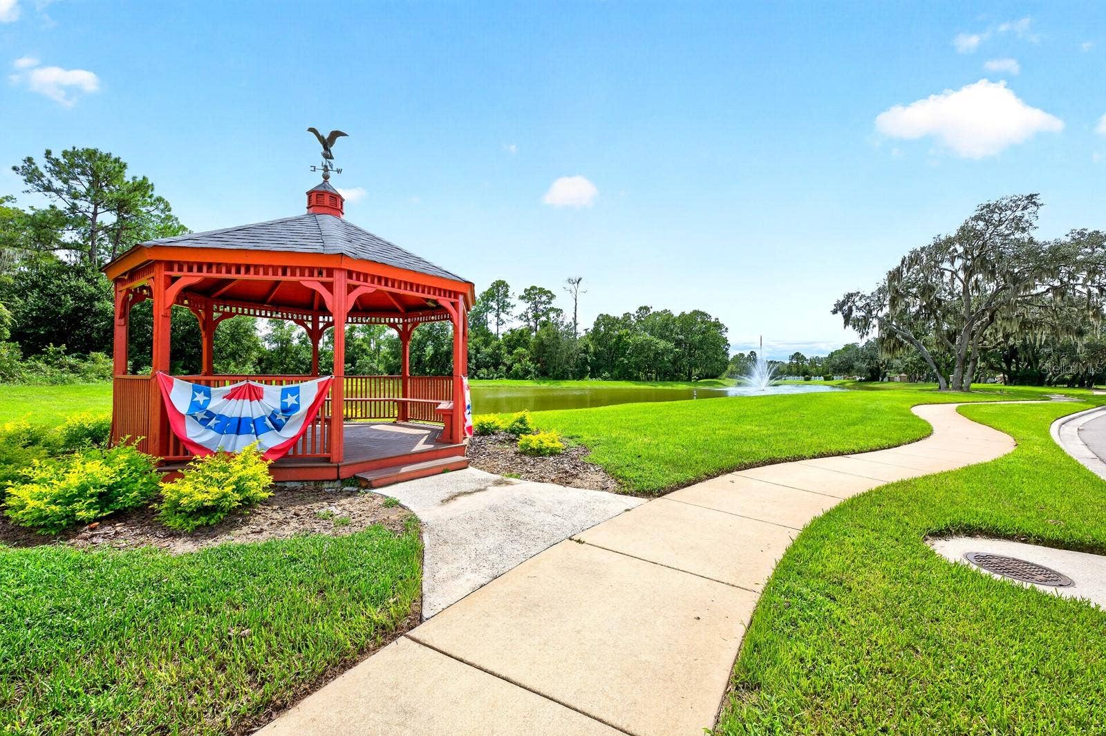 13424 HOPKINTON COURT, Windermere, FL 34786 Lakes of Windermere-Peachtree offers a beautiful natural setting surrounded by trees and conservation.
