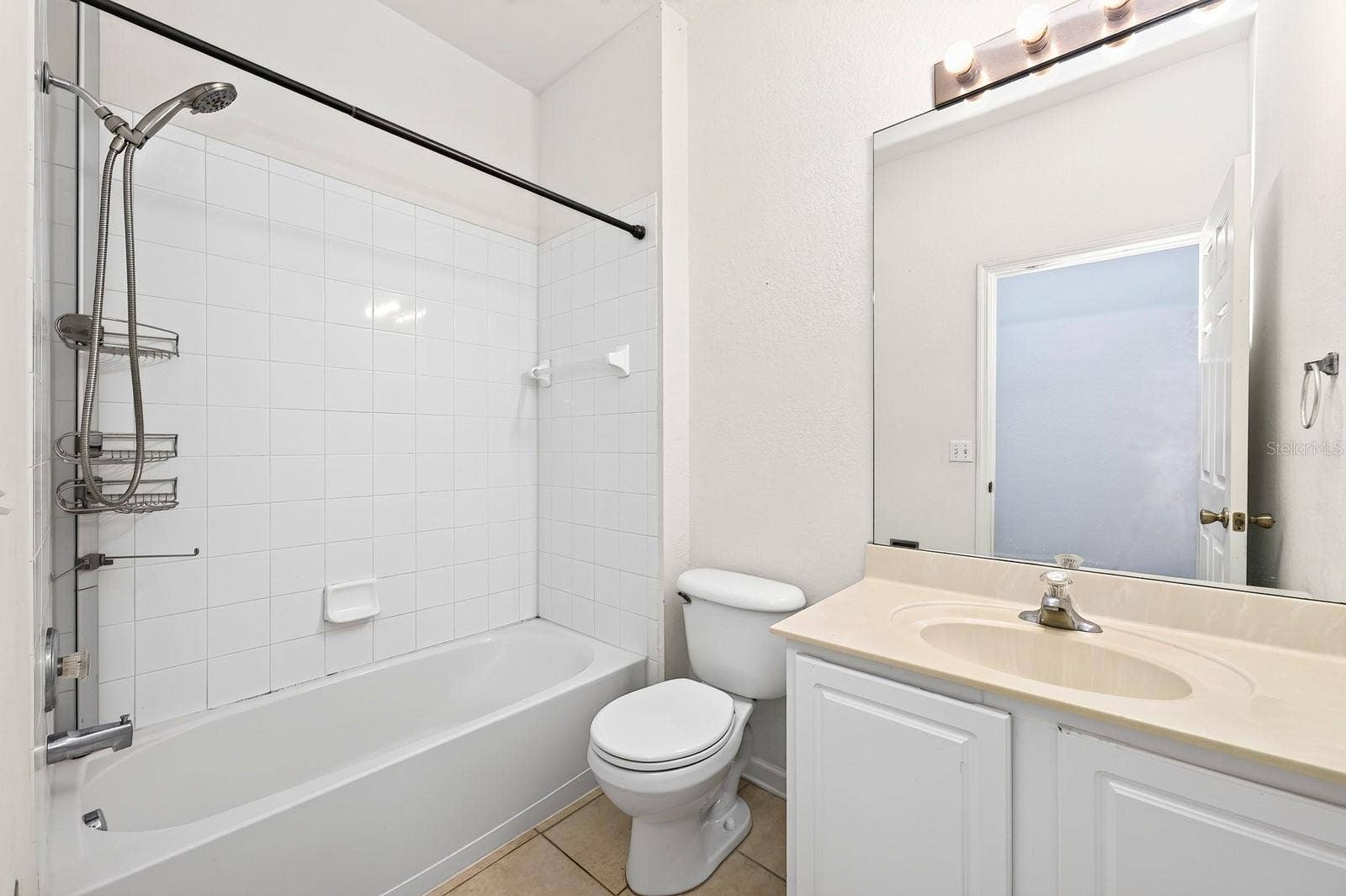 13424 HOPKINTON COURT, Windermere, FL 34786 Second full bath.