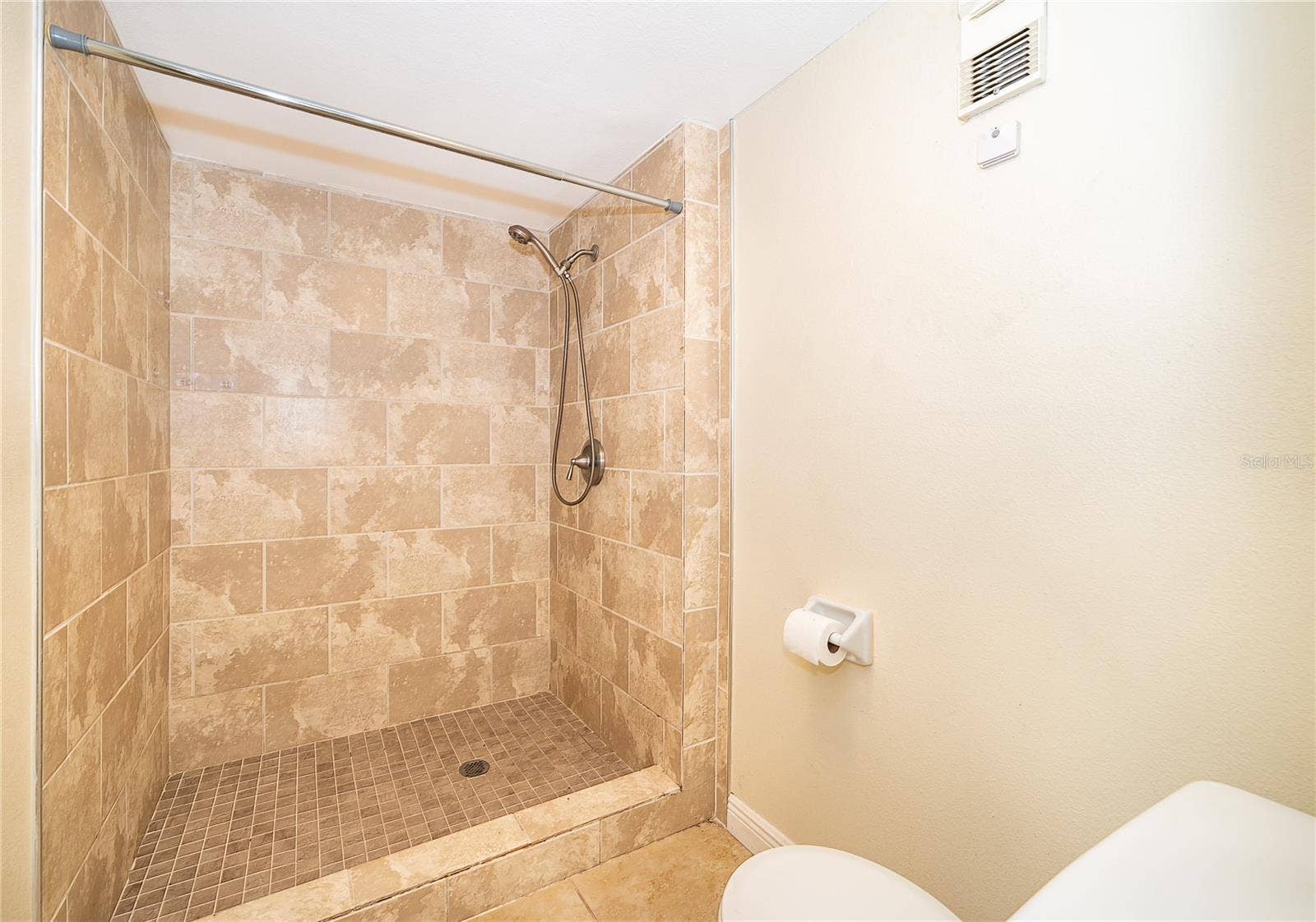1130 N LAKE PARKER AVENUE, #C126, Lakeland, FL 33805 Owner Suite Shower