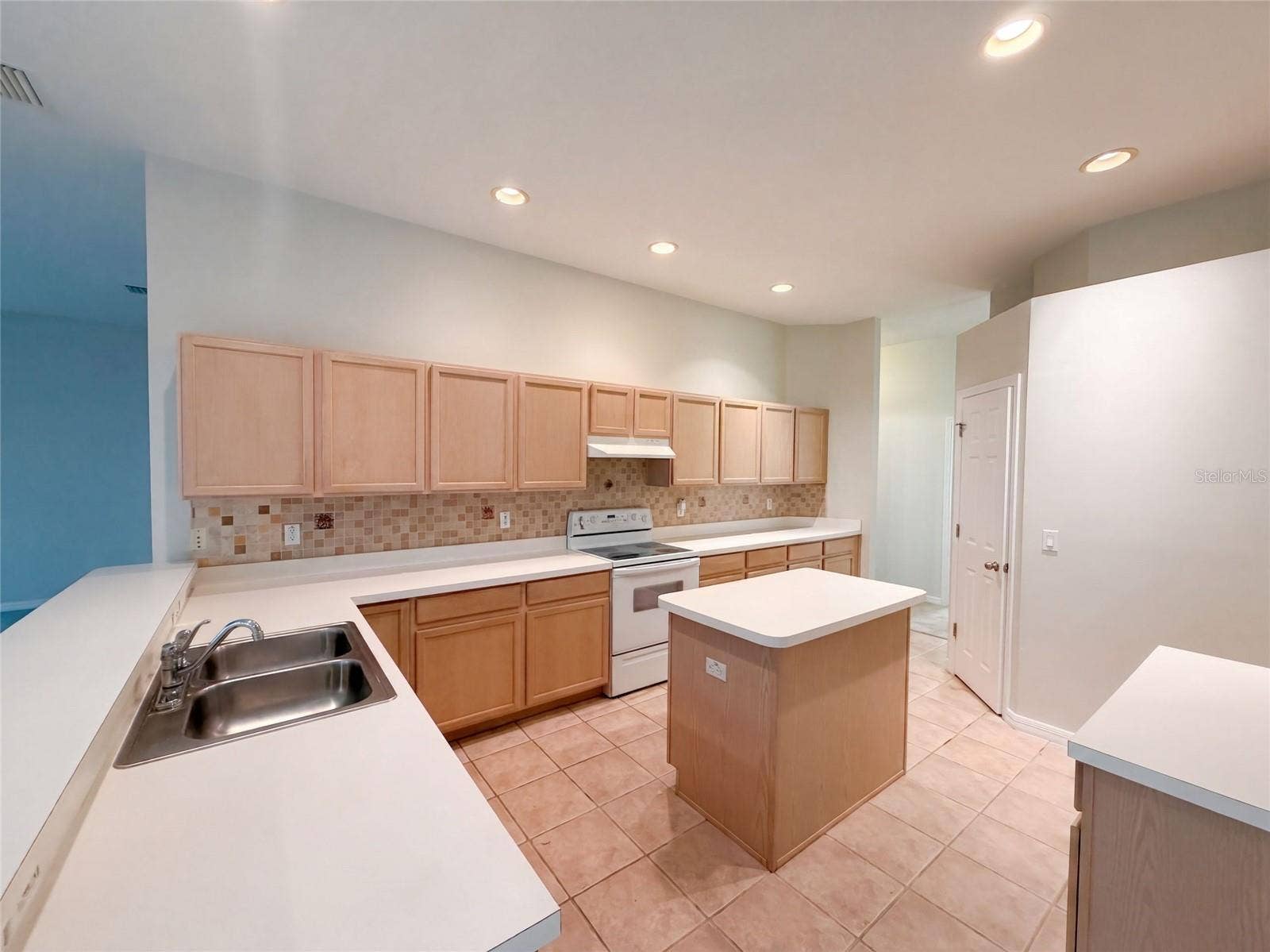 27 RUSSMAN LANE, Palm Coast, FL 32164