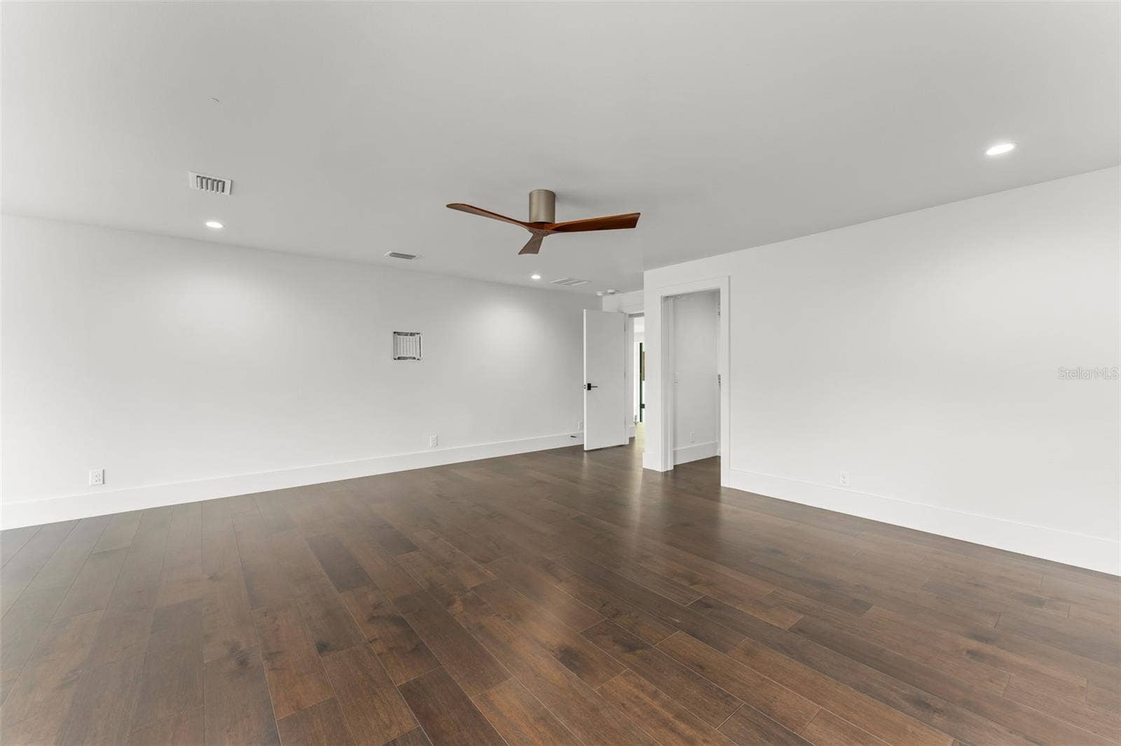 5373 ISLEWORTH COUNTRY CLUB DRIVE, Windermere, FL 34786 5373 ISLEWORTH COUNTRY CLUB DRIVE, Windermere, FL 34786