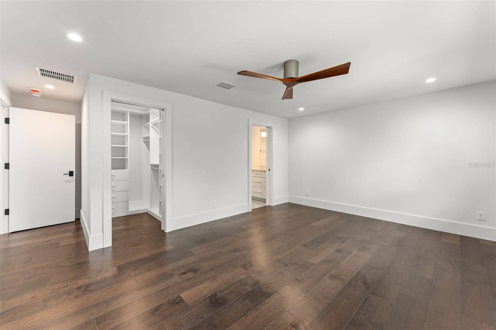 5373 ISLEWORTH COUNTRY CLUB DRIVE, Windermere, FL 34786 5373 ISLEWORTH COUNTRY CLUB DRIVE, Windermere, FL 34786