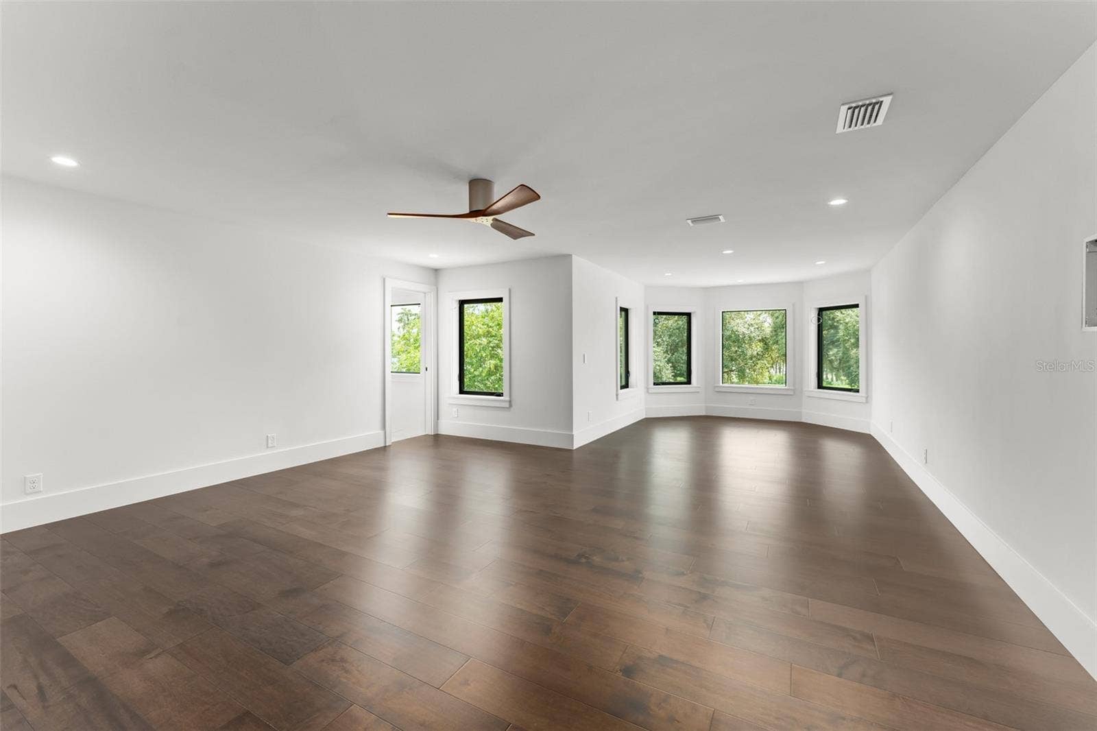 5373 ISLEWORTH COUNTRY CLUB DRIVE, Windermere, FL 34786 5373 ISLEWORTH COUNTRY CLUB DRIVE, Windermere, FL 34786