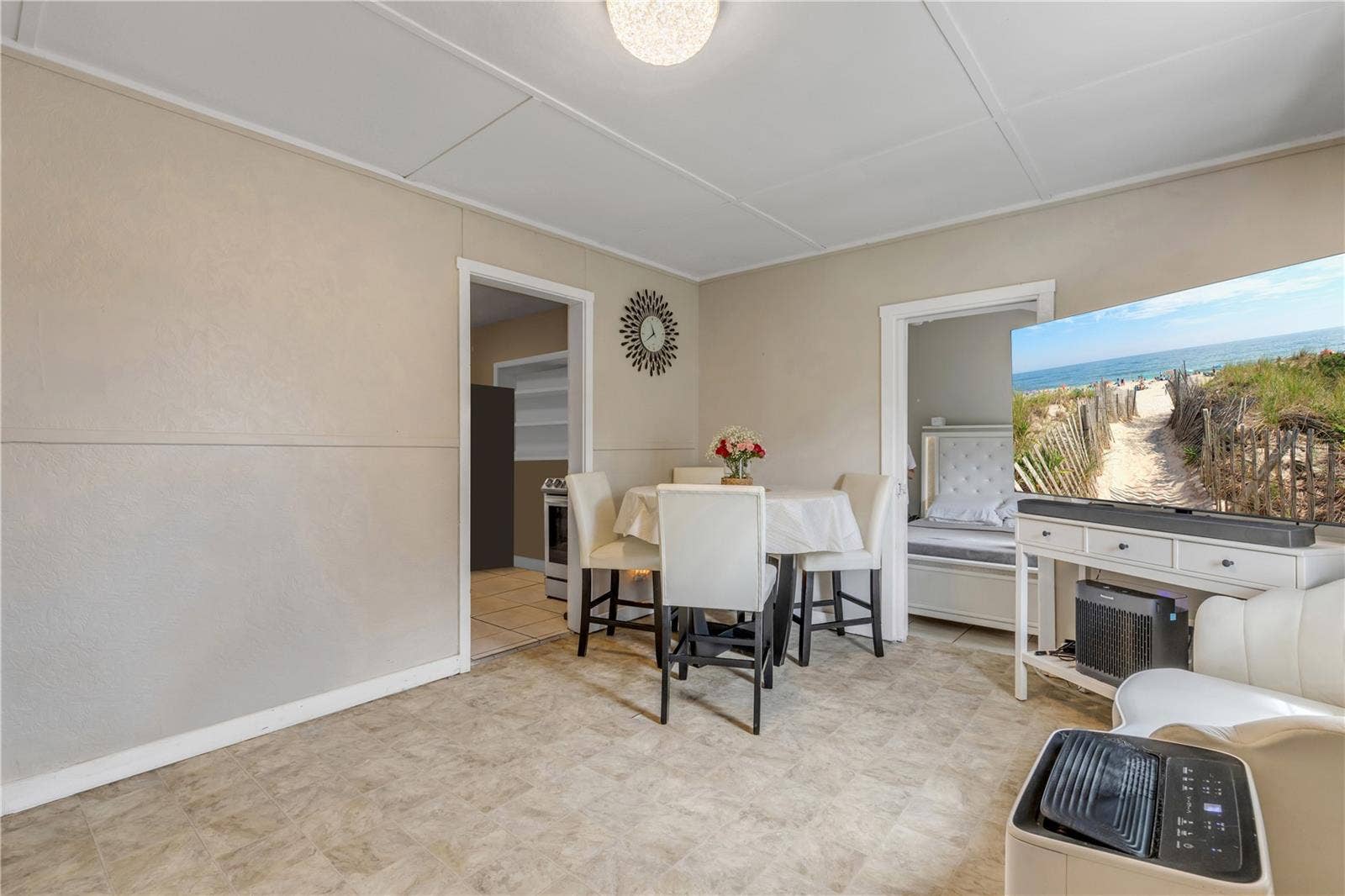 652 N STONE STREET, Deland, FL 32720 652 N STONE STREET, Deland, FL 32720
