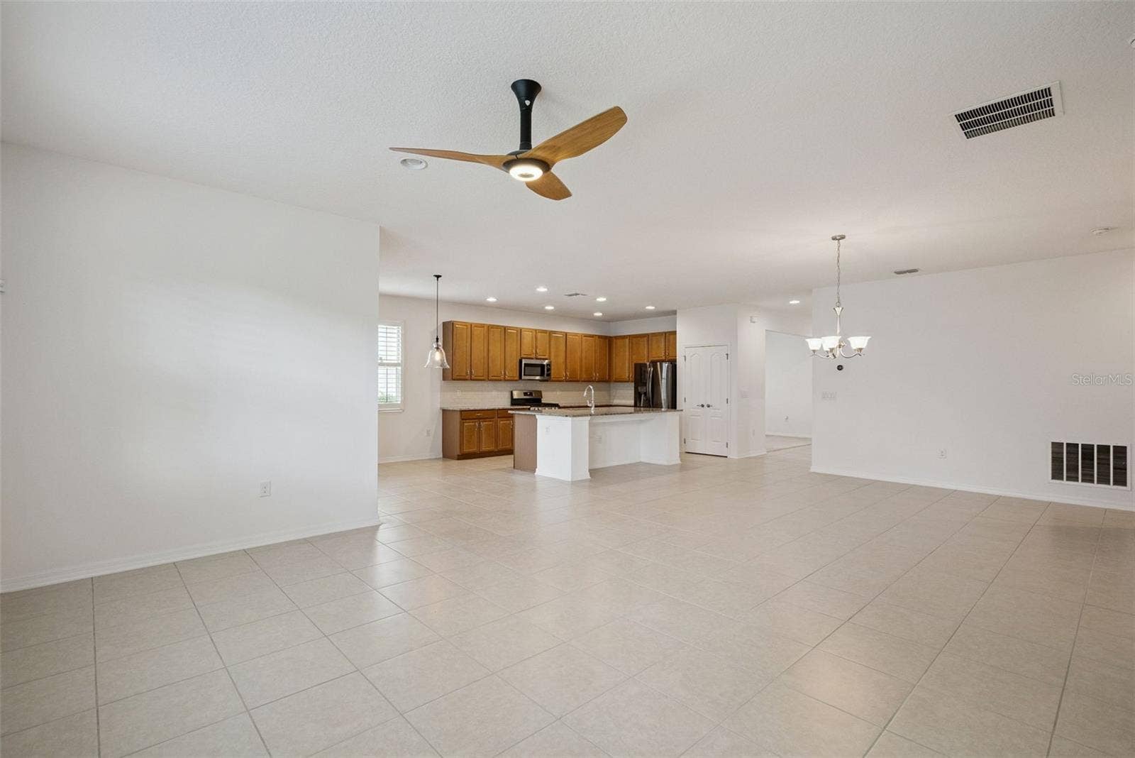 211 LUGANO WAY, Debary, FL 32713
