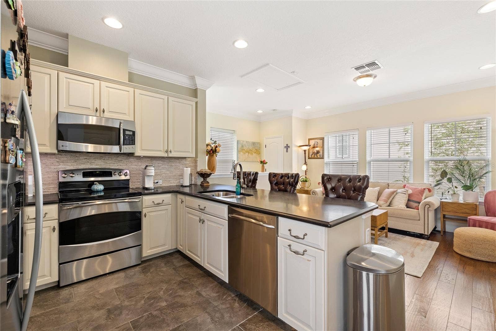13817 ELIOT AVENUE, Orlando, FL 32827 Apartment Kitchen