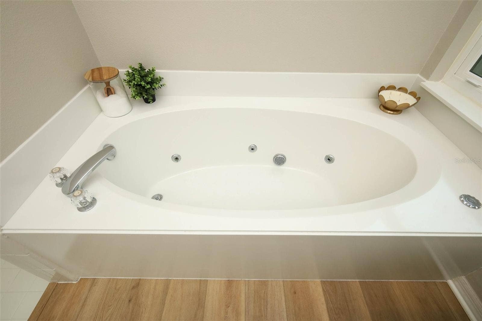 Primary Bathroom Jetted Tub