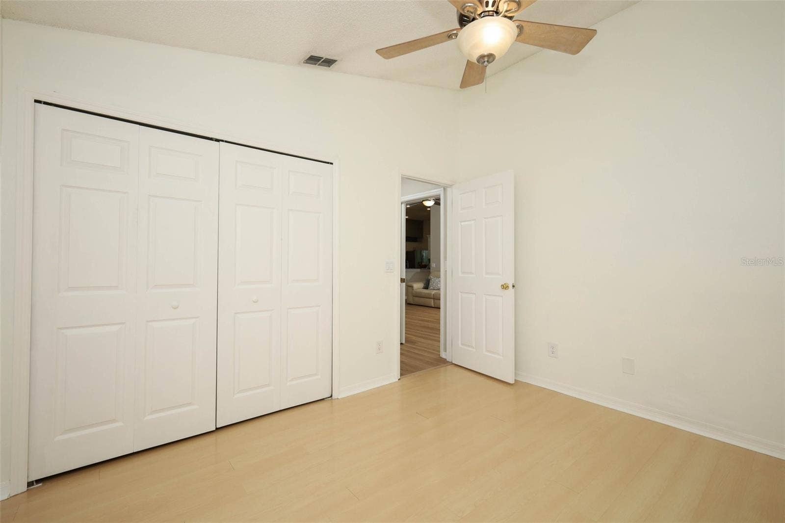 Bedroom 4 Closet