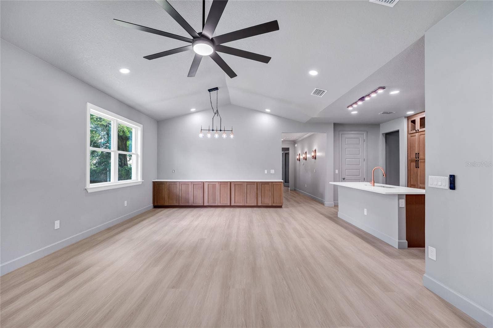 2034 E GRANT AVENUE, Orlando, FL 32806 2034 E GRANT AVENUE, Orlando, FL 32806