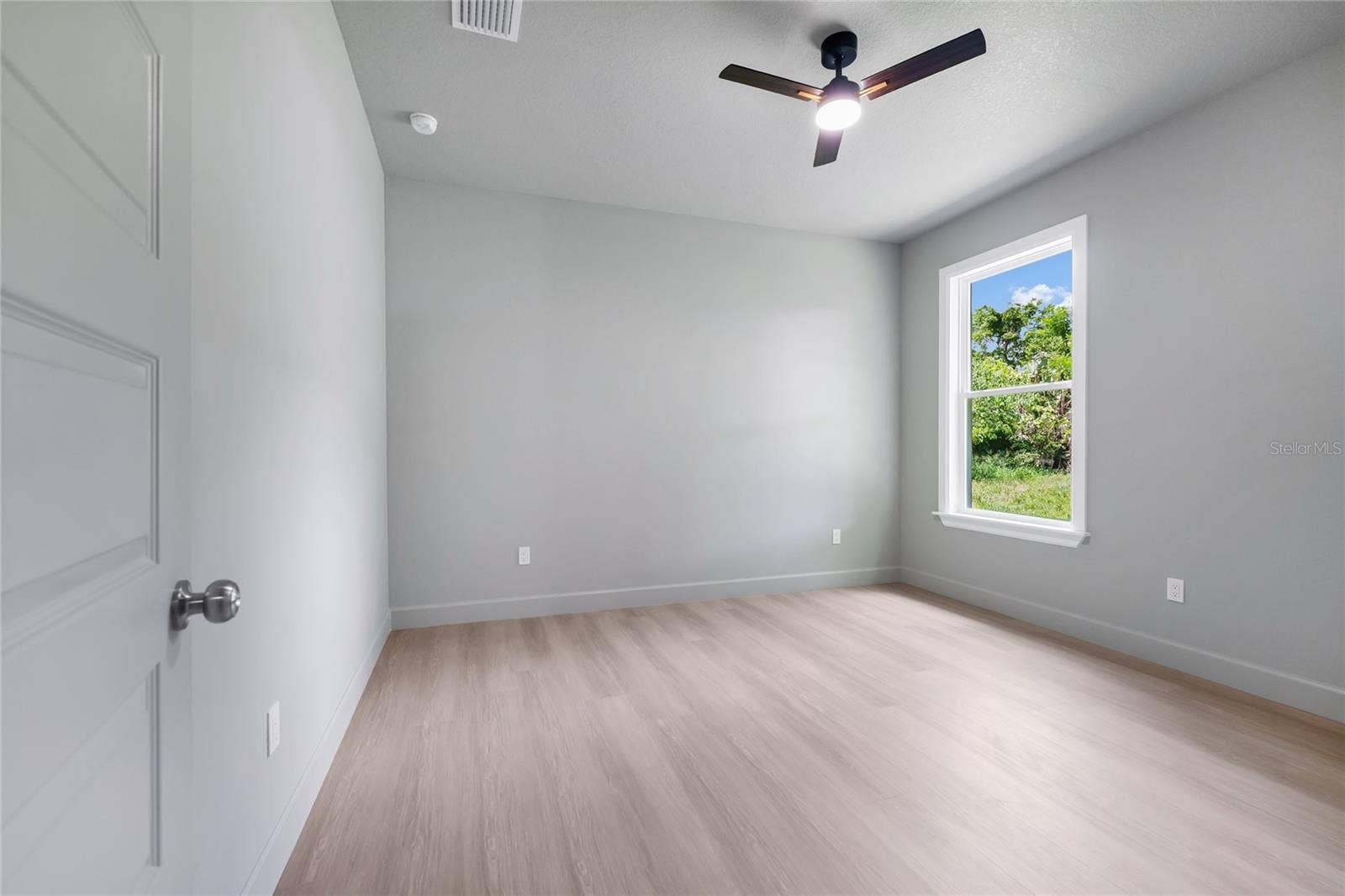 2034 E GRANT AVENUE, Orlando, FL 32806 2034 E GRANT AVENUE, Orlando, FL 32806