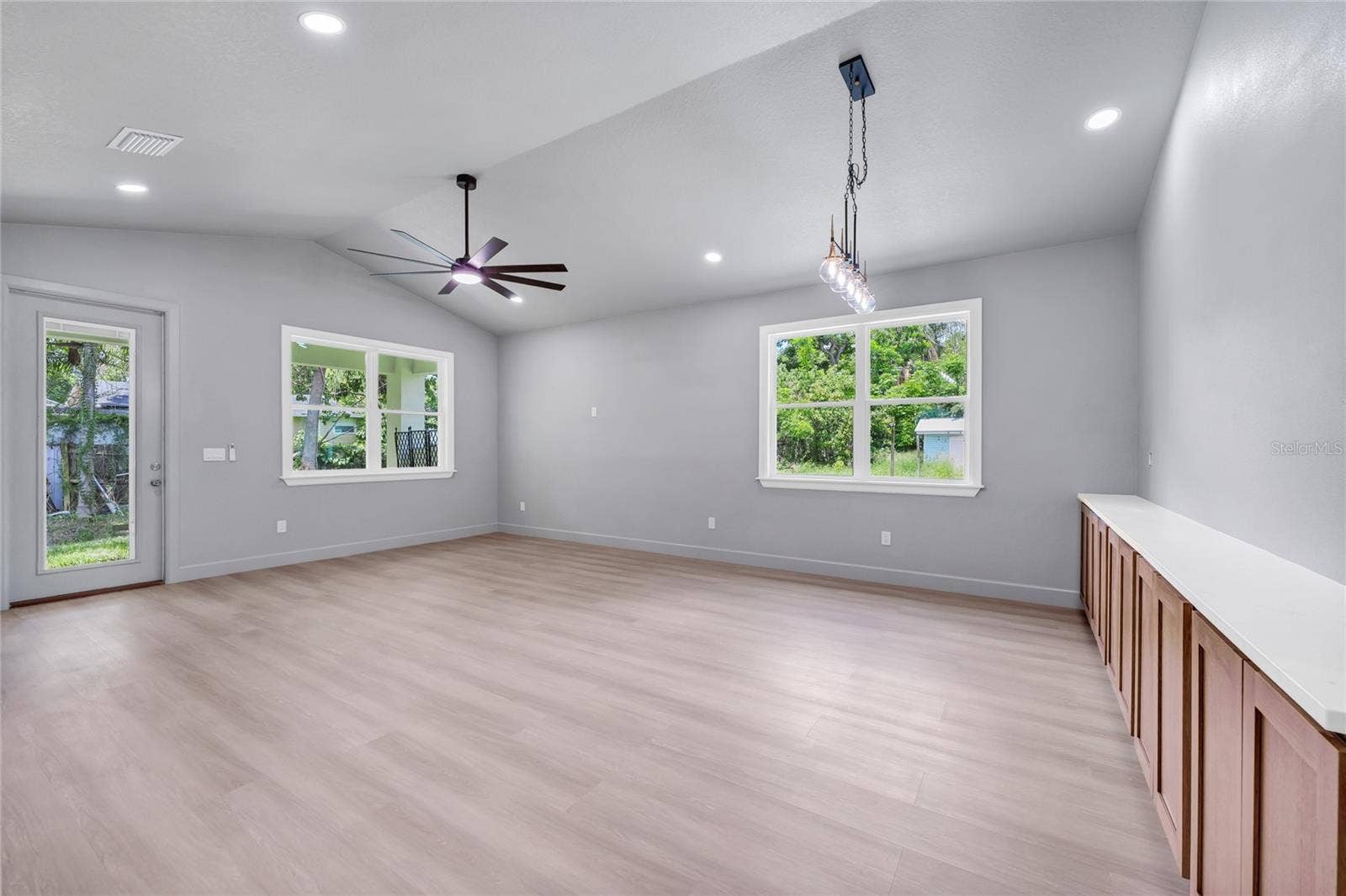 2034 E GRANT AVENUE, Orlando, FL 32806 2034 E GRANT AVENUE, Orlando, FL 32806