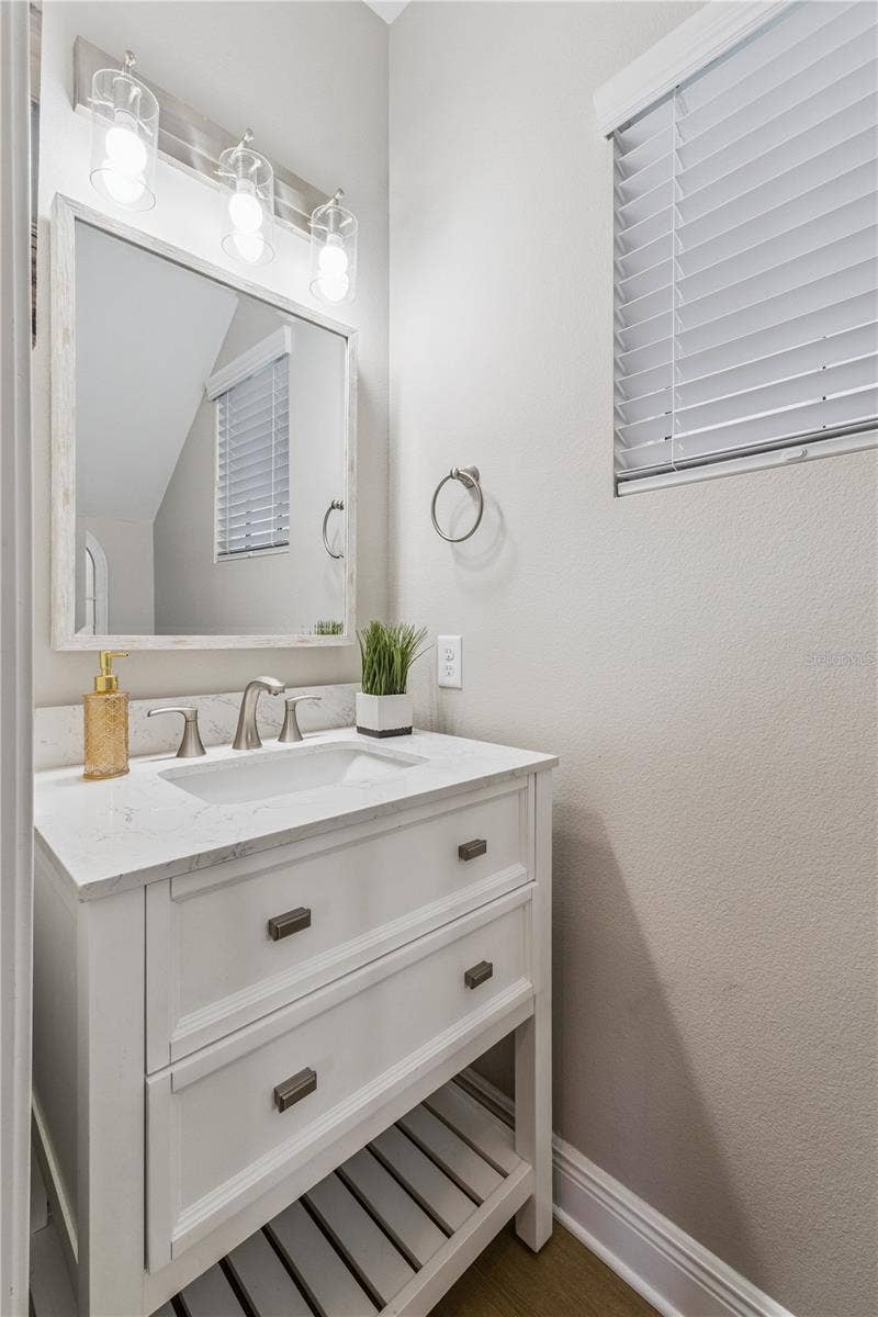 210 HIBISCUS COURT, Orlando, FL 32801
