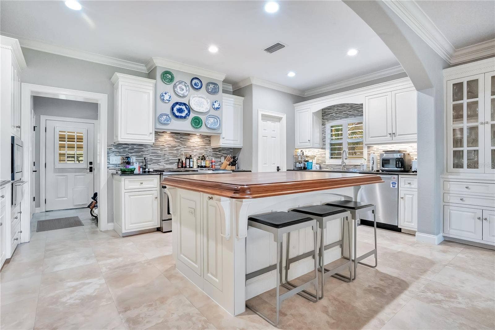 515 W 2ND AVENUE, Windermere, FL 34786 515 W 2ND AVENUE, Windermere, FL 34786