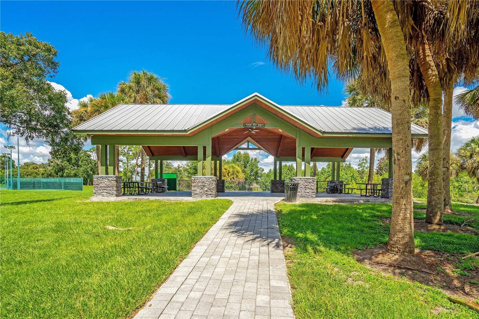 515 W 2ND AVENUE, Windermere, FL 34786 515 W 2ND AVENUE, Windermere, FL 34786