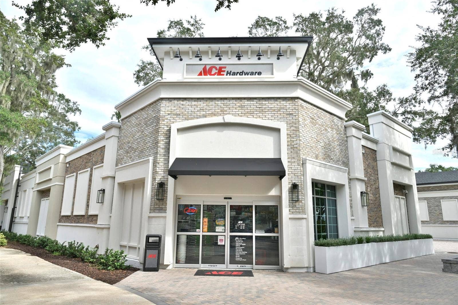 618 6TH STREET, Windermere, FL 34786 Walk to shops & restaurants