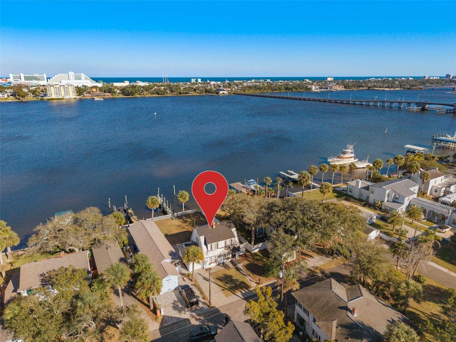 Aerial view of 241 Lexington and Intracoastal waterway