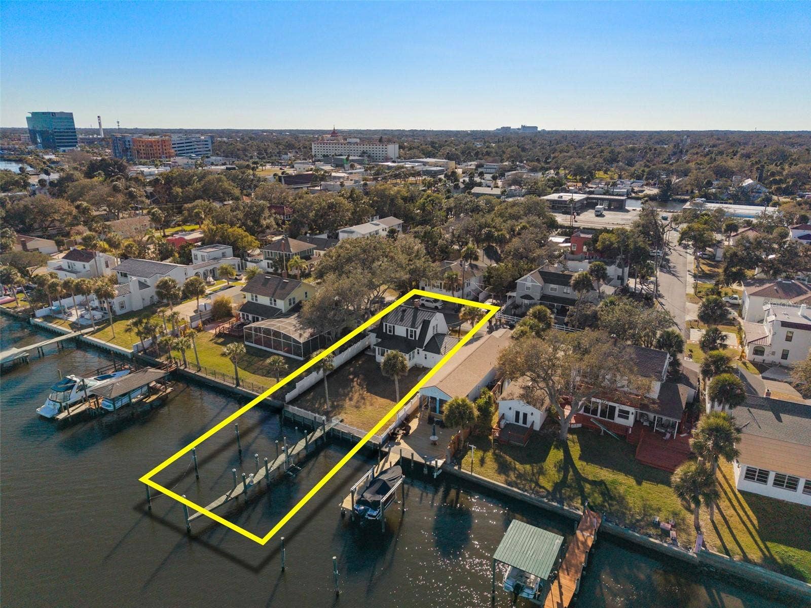 Aerial view of 241 Lexington and Intracoastal waterway