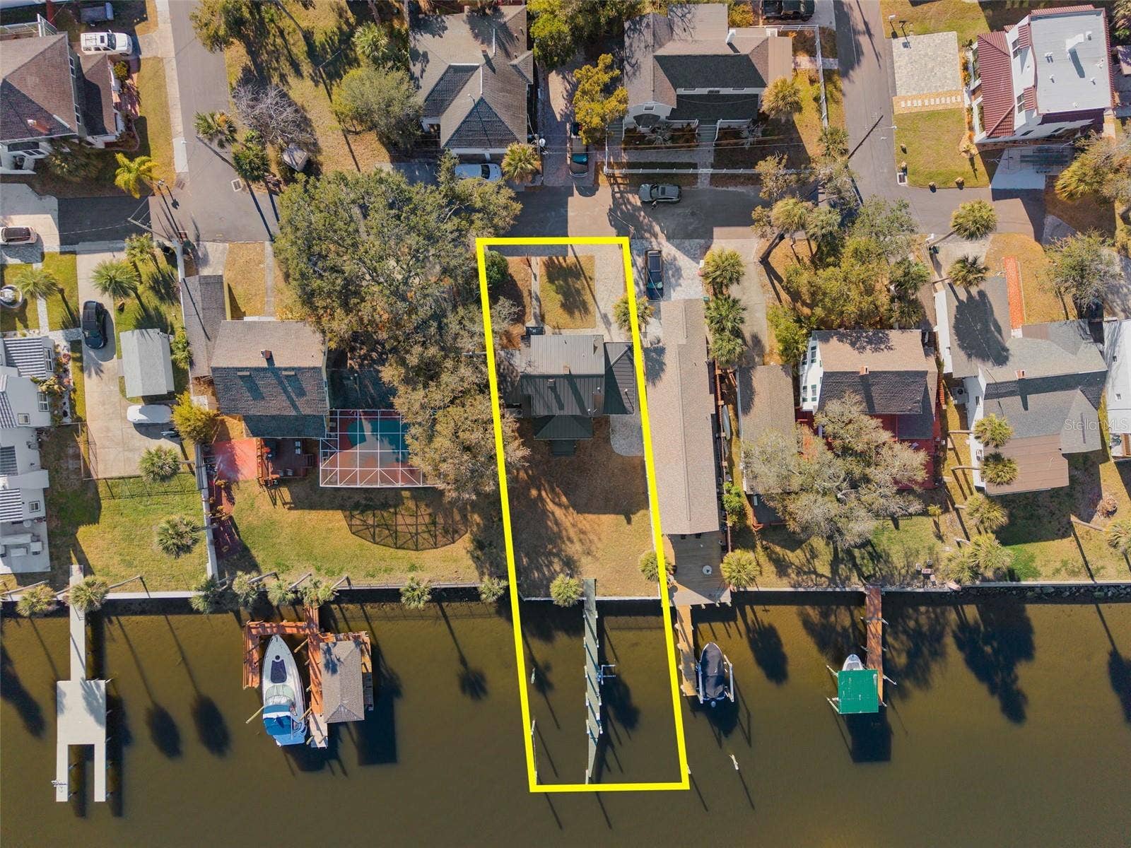 Aerial view of 241 Lexington and Intracoastal waterway