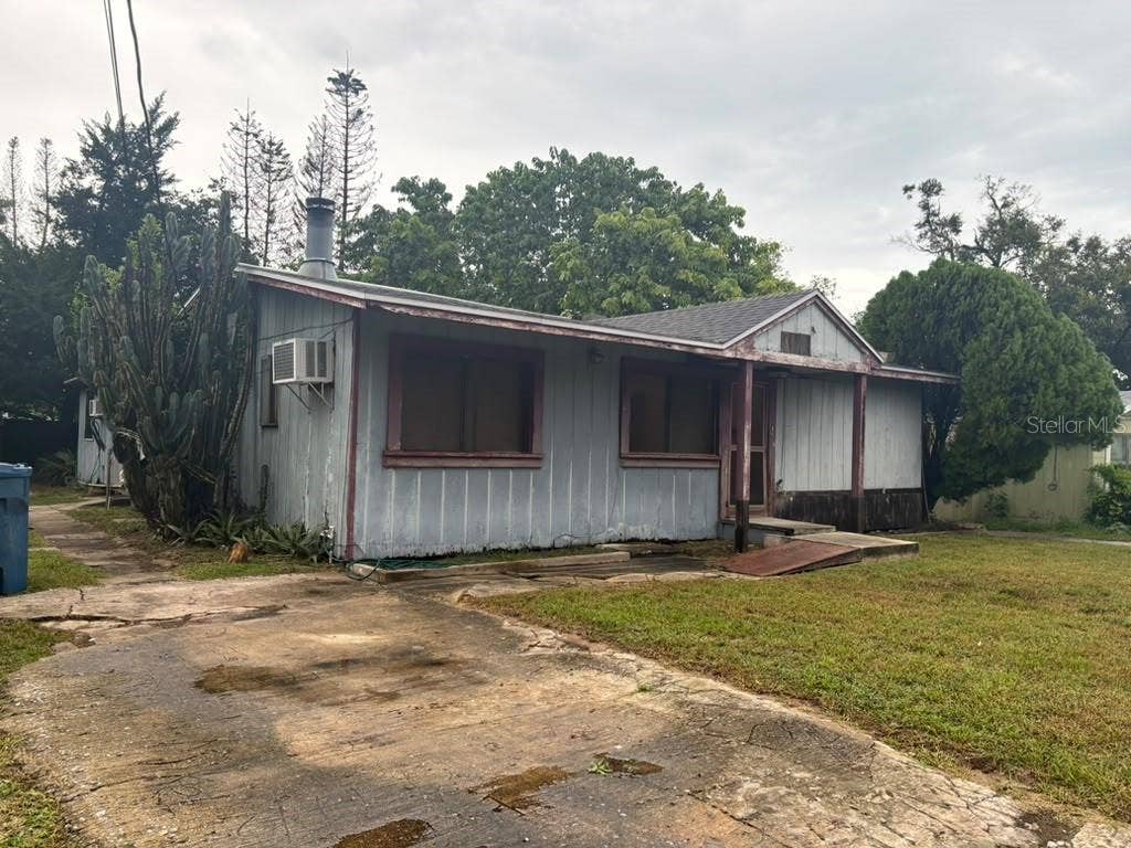 1212 10TH STREET, Daytona Beach, FL 32117