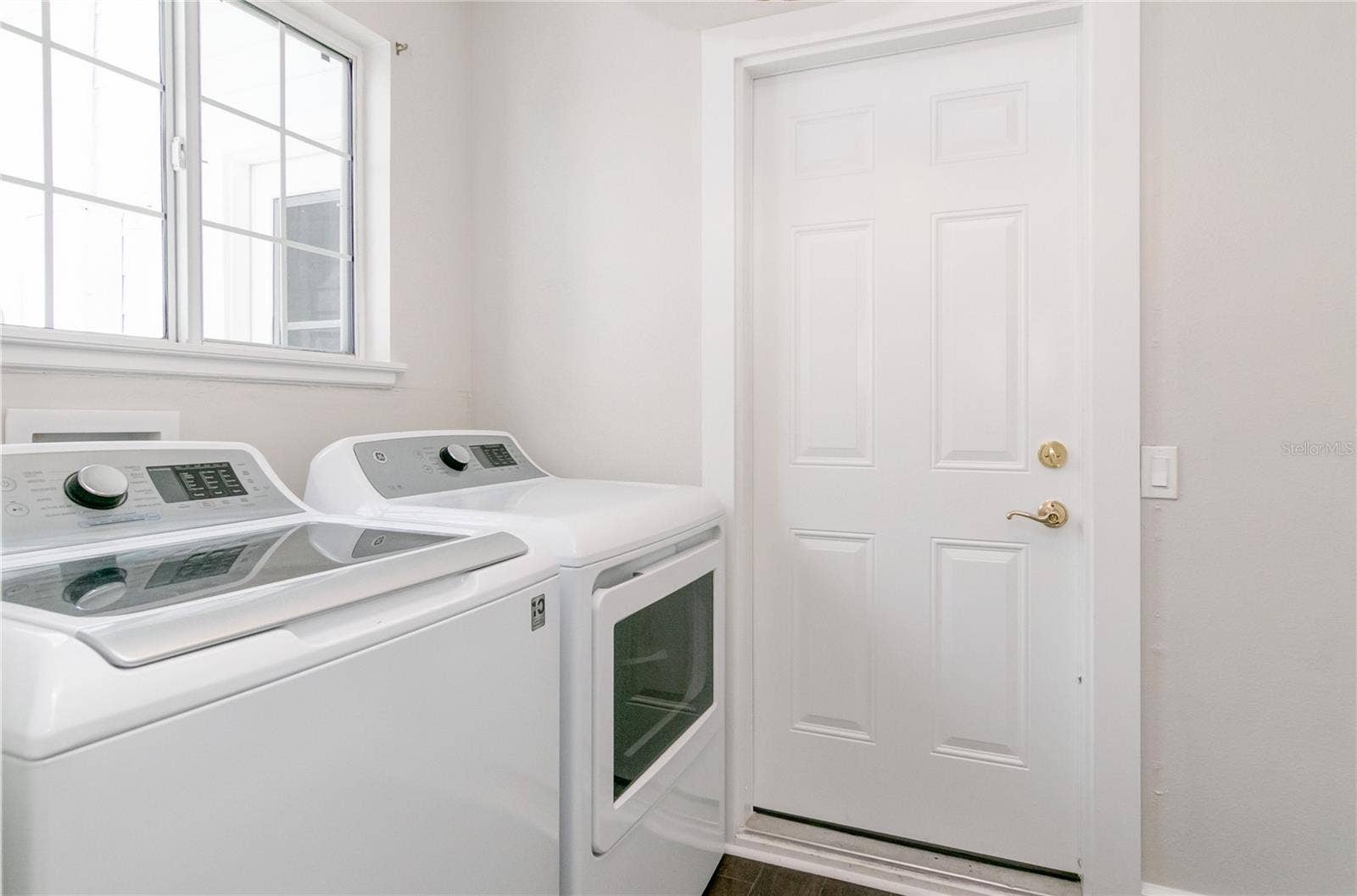 933 LAKE ELSIE DRIVE, Tavares, FL 32778 933 LAKE ELSIE DRIVE, Tavares, FL 32778