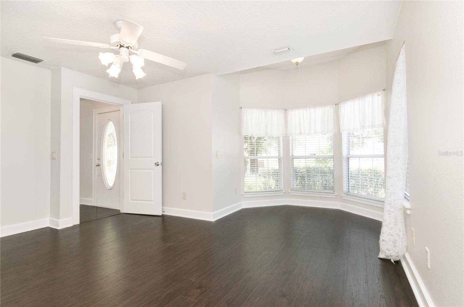 933 LAKE ELSIE DRIVE, Tavares, FL 32778 933 LAKE ELSIE DRIVE, Tavares, FL 32778