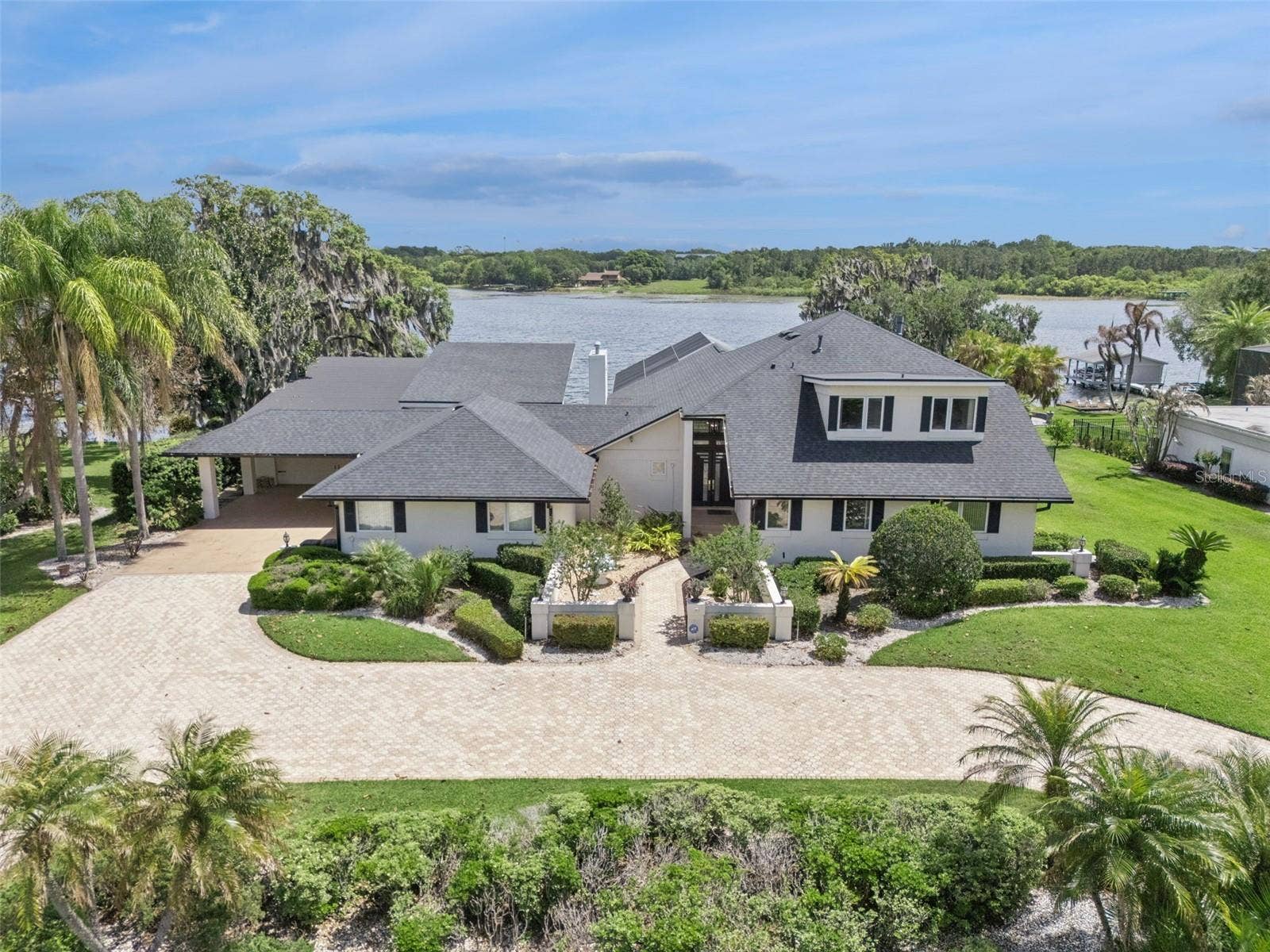 4301 DOWN POINT LANE, Windermere, FL 34786 Garage space accommodates up to 6 cars, plus a 2-car carport and a large circular driveway.