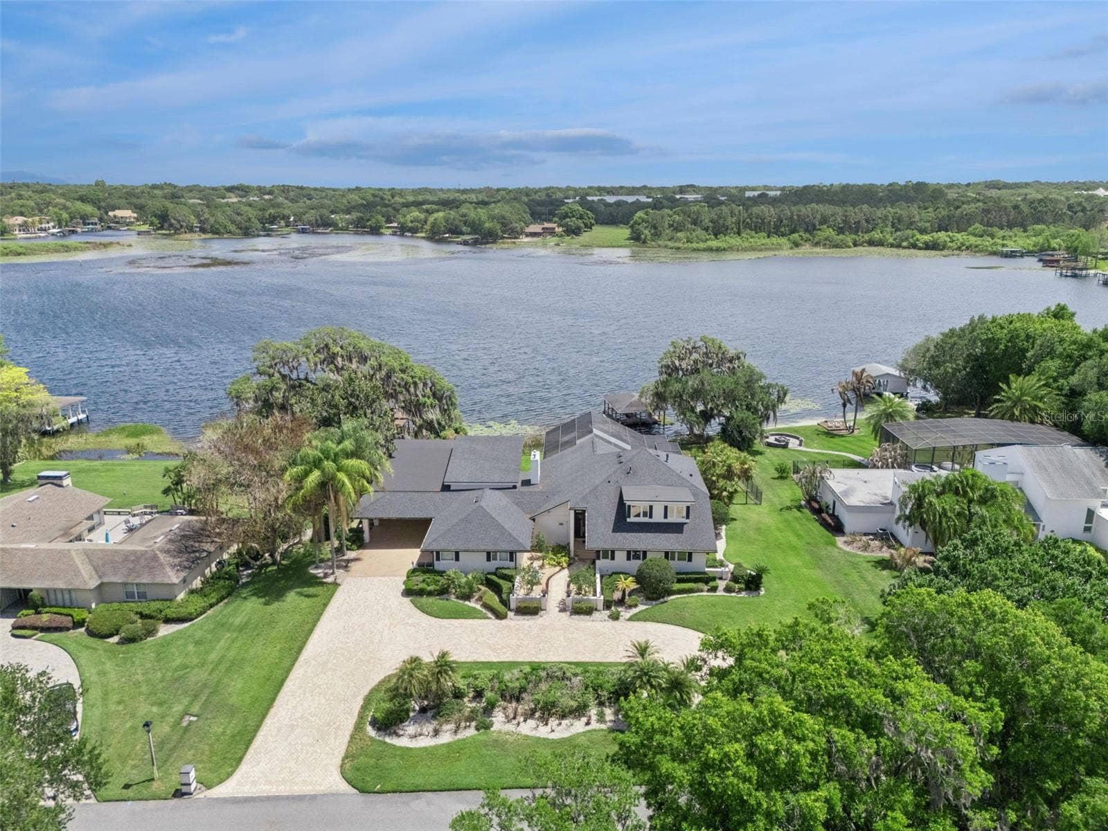 4301 DOWN POINT LANE, Windermere, FL 34786 Large circular driveway that provides additional parking for guests, larger households, or recreational vehicles.