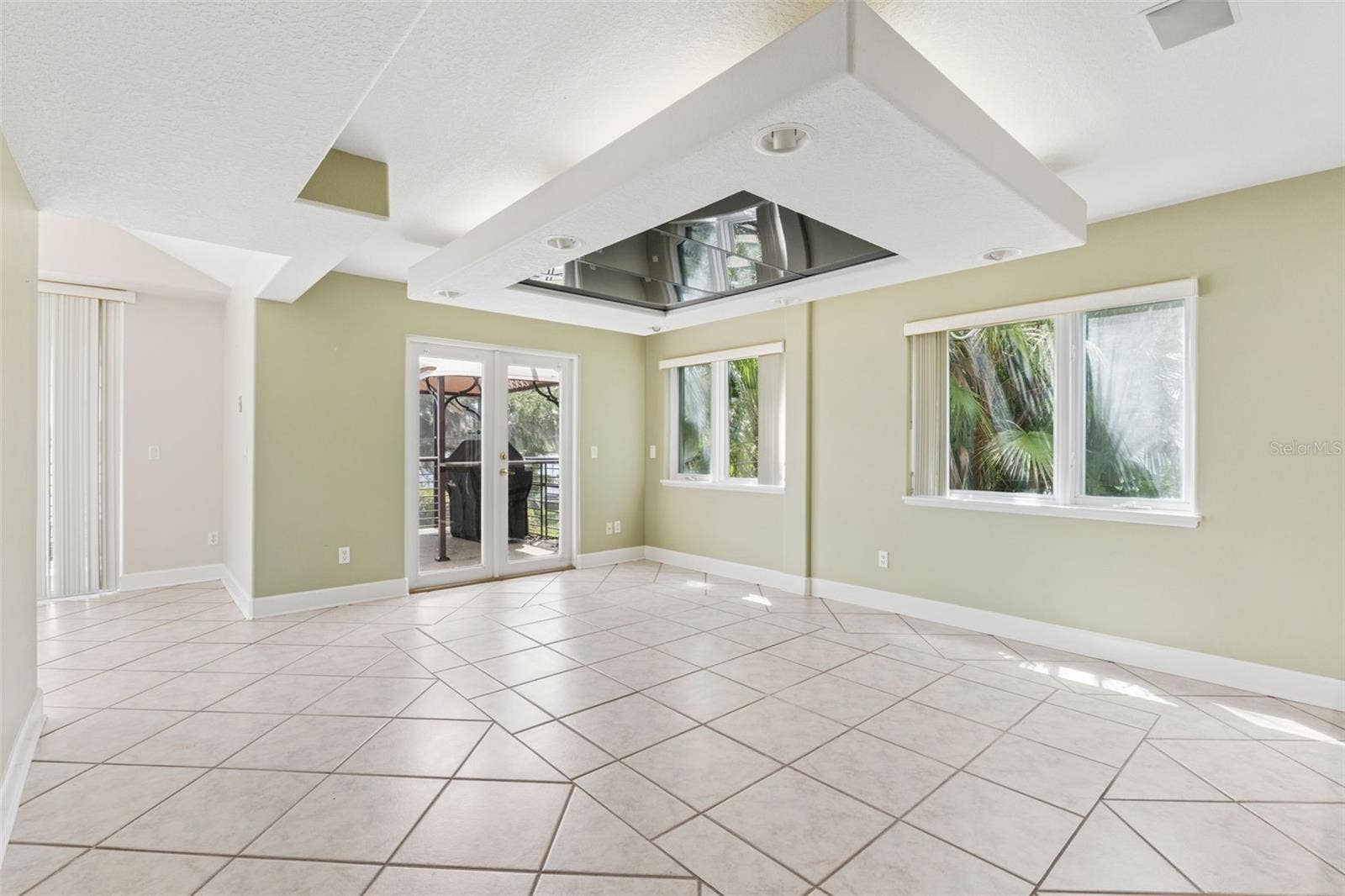 4301 DOWN POINT LANE, Windermere, FL 34786 Dining room with two large windows and