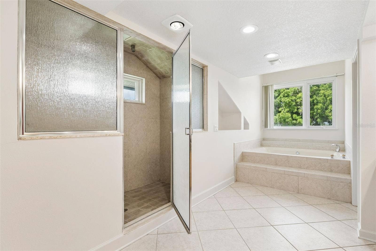 4301 DOWN POINT LANE, Windermere, FL 34786 Primary bathroom with separate tub and walk-in shower.