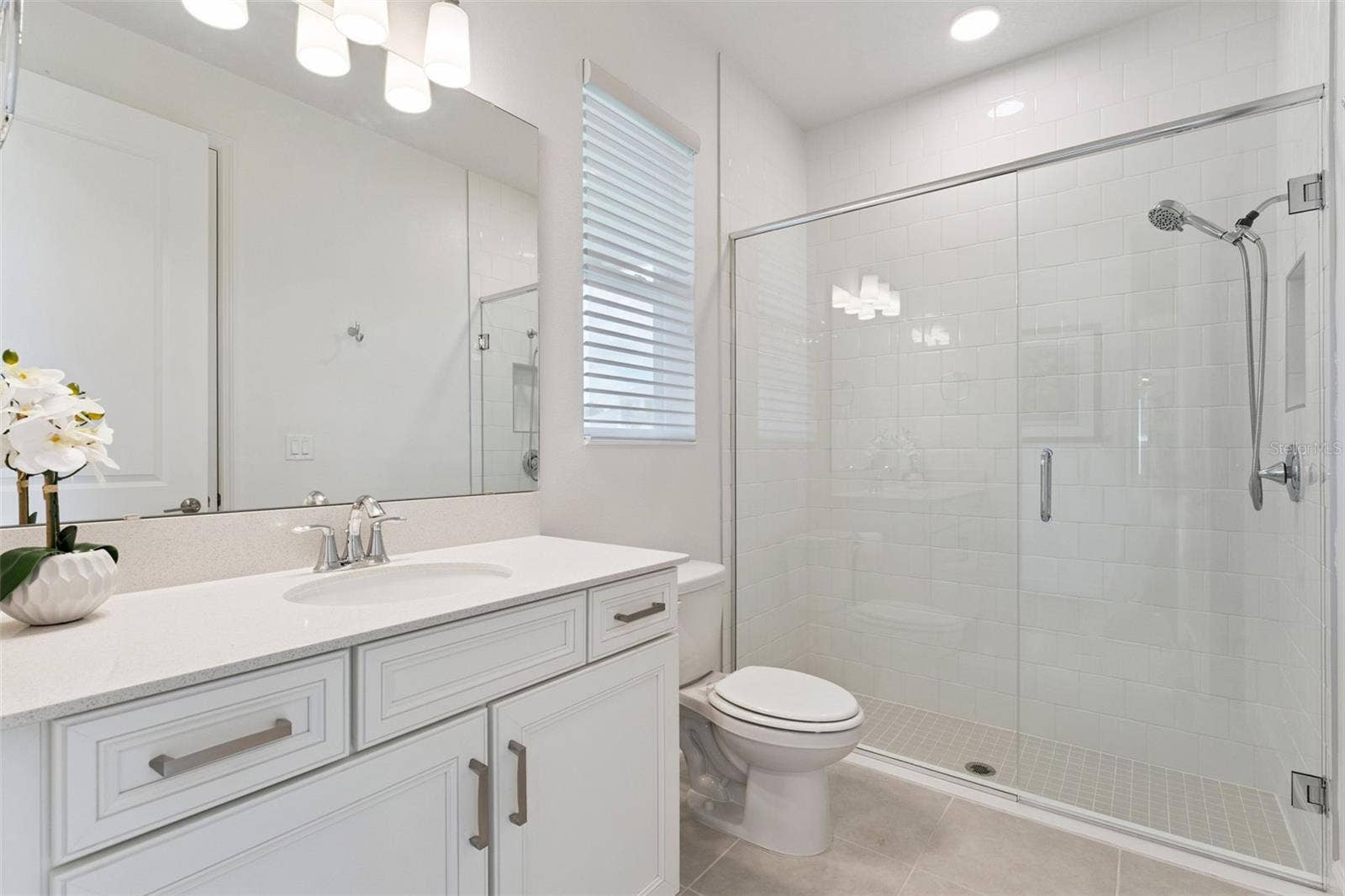 2612 RAVENCLIFFE TERRACE, Oviedo, FL 32765 Downstairs Guest bath w patio access