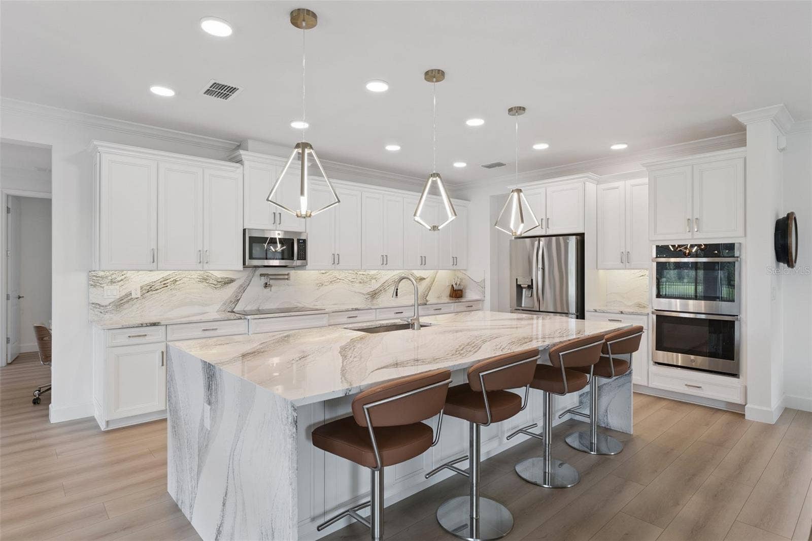 2612 RAVENCLIFFE TERRACE, Oviedo, FL 32765 2612 RAVENCLIFFE TERRACE, Oviedo, FL 32765