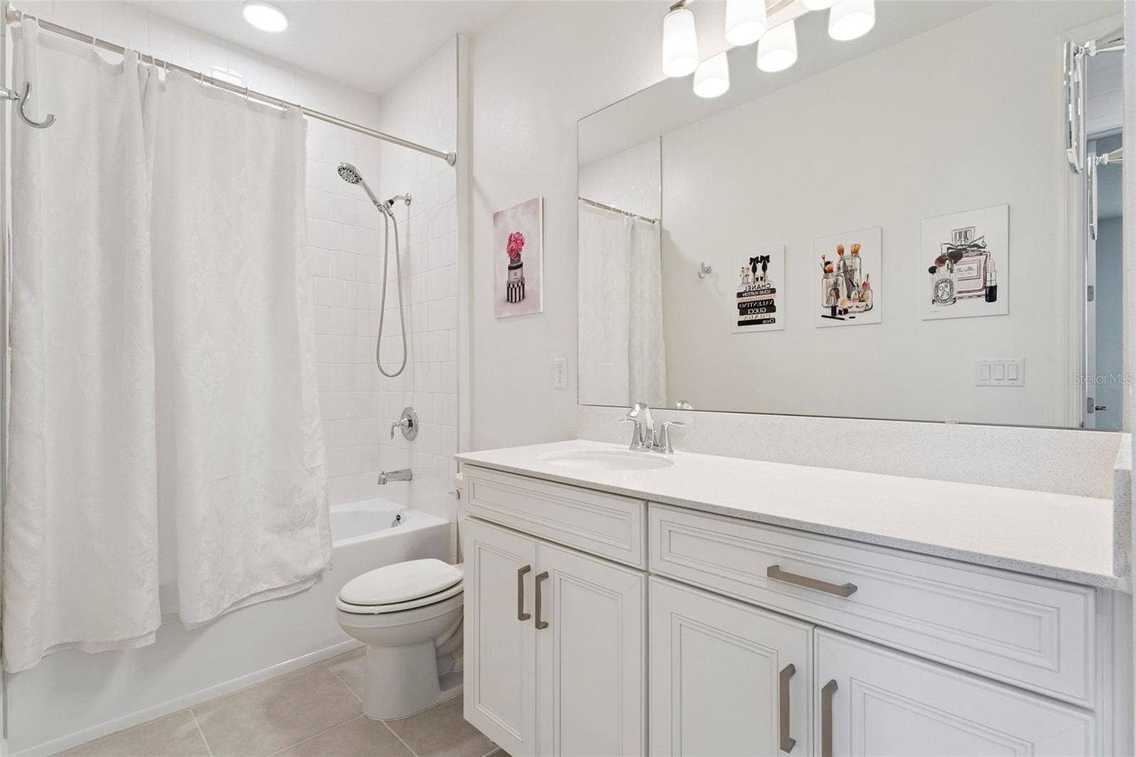 2612 RAVENCLIFFE TERRACE, Oviedo, FL 32765 Shared Bathroom for Bedrooms 3 & 4