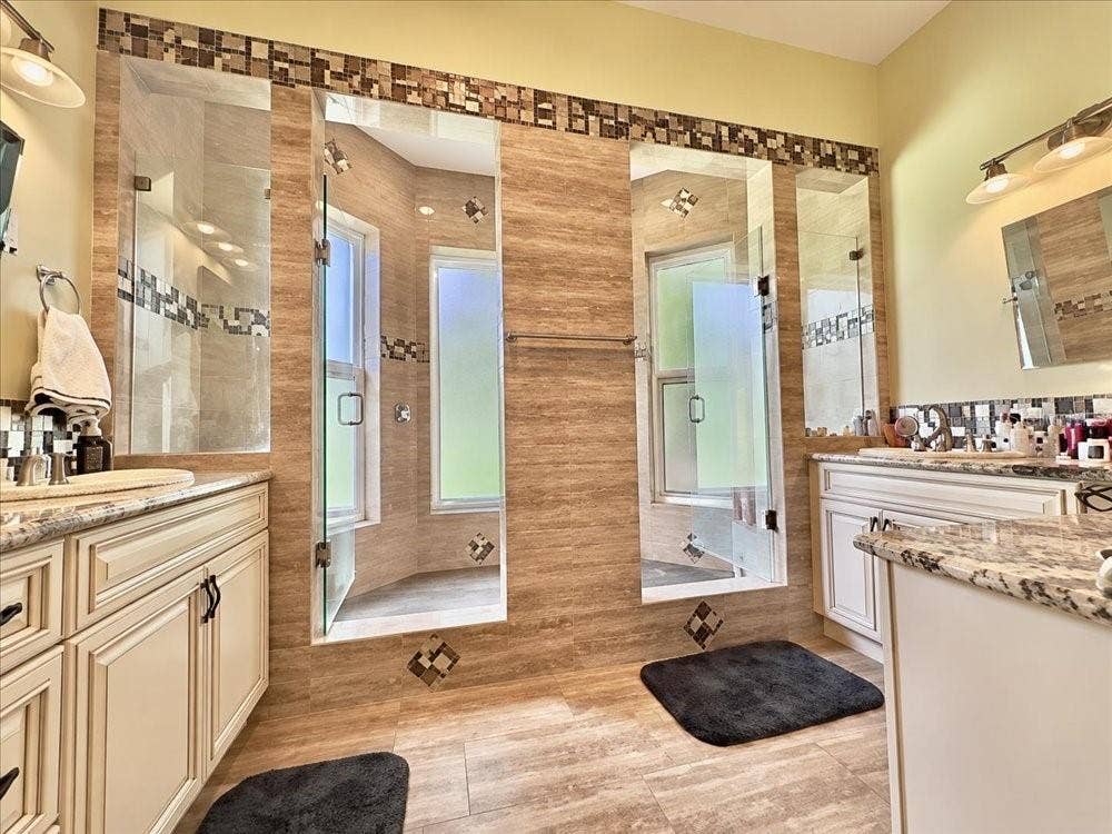 3900 REAVES ROAD, Kissimmee, FL 34746 Primary Bathroom