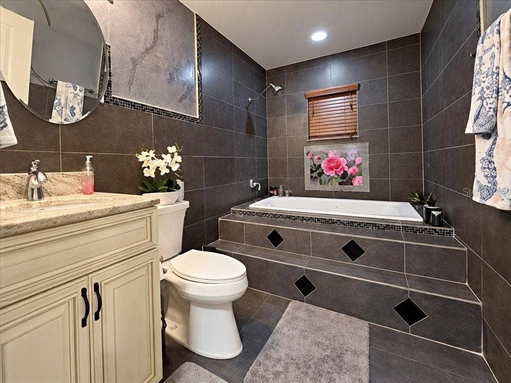 3900 REAVES ROAD, Kissimmee, FL 34746 Bathroom